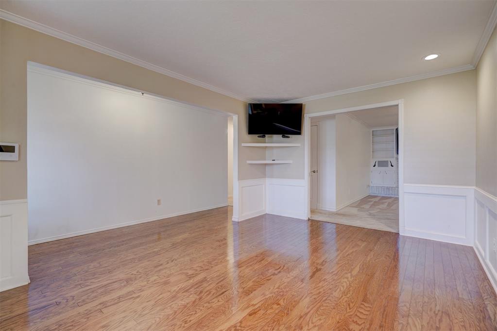 6910 NW Sprucewood Drive