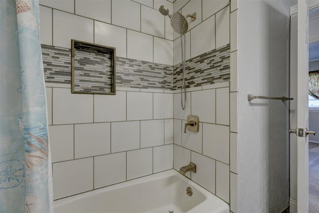 6910 NW Sprucewood Drive