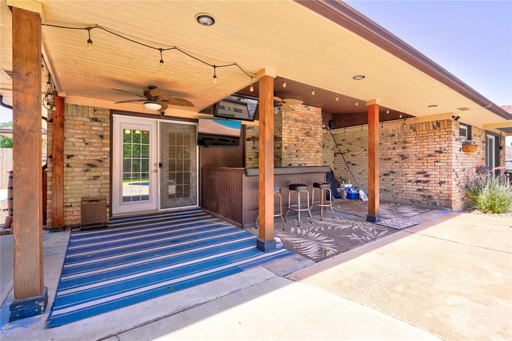 6910 NW Sprucewood Drive