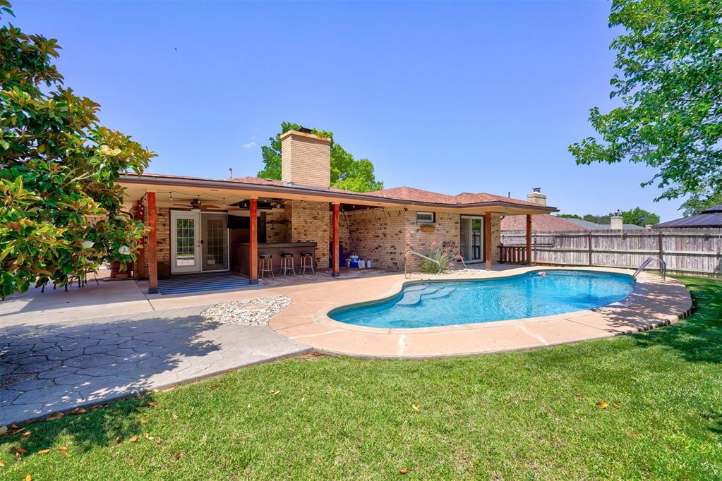 6910 NW Sprucewood Drive