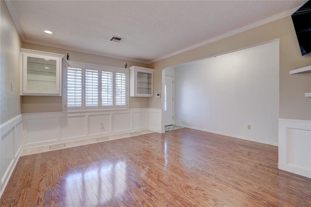 6910 NW Sprucewood Drive