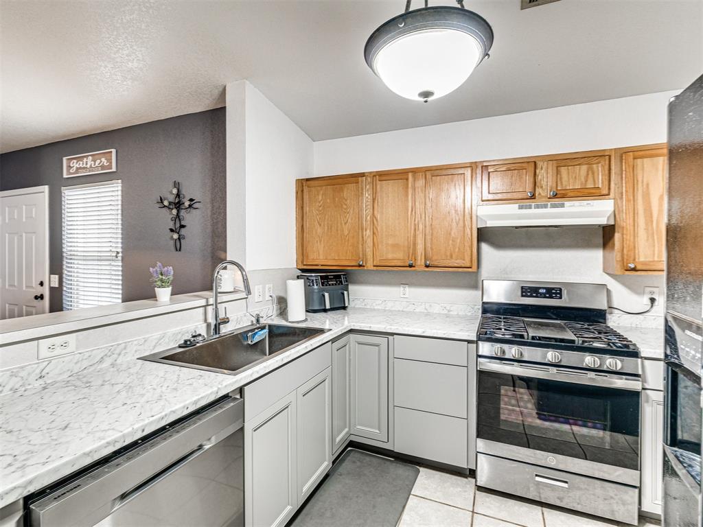 2401 Hunting Horse Trail