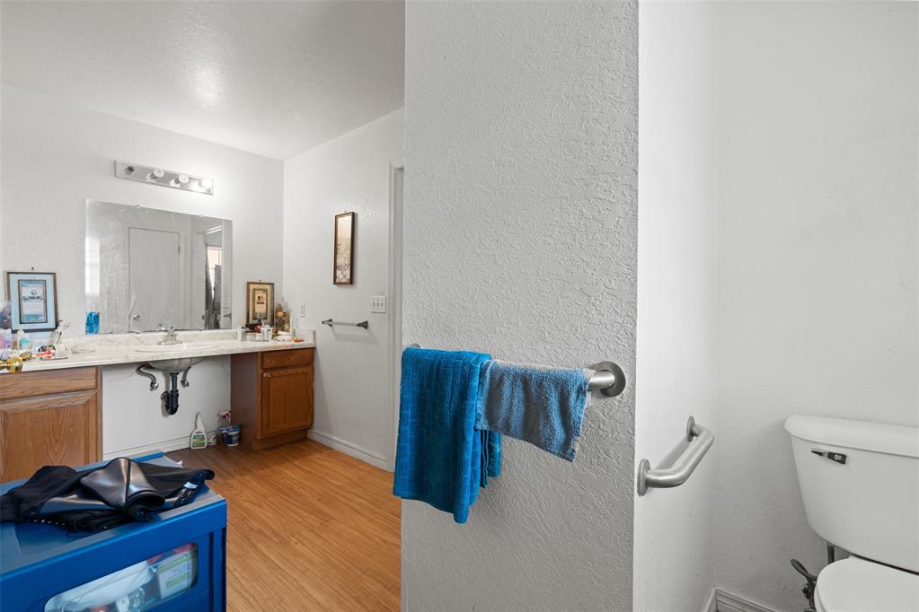 5608 Julie Court Unit: 5608&5610