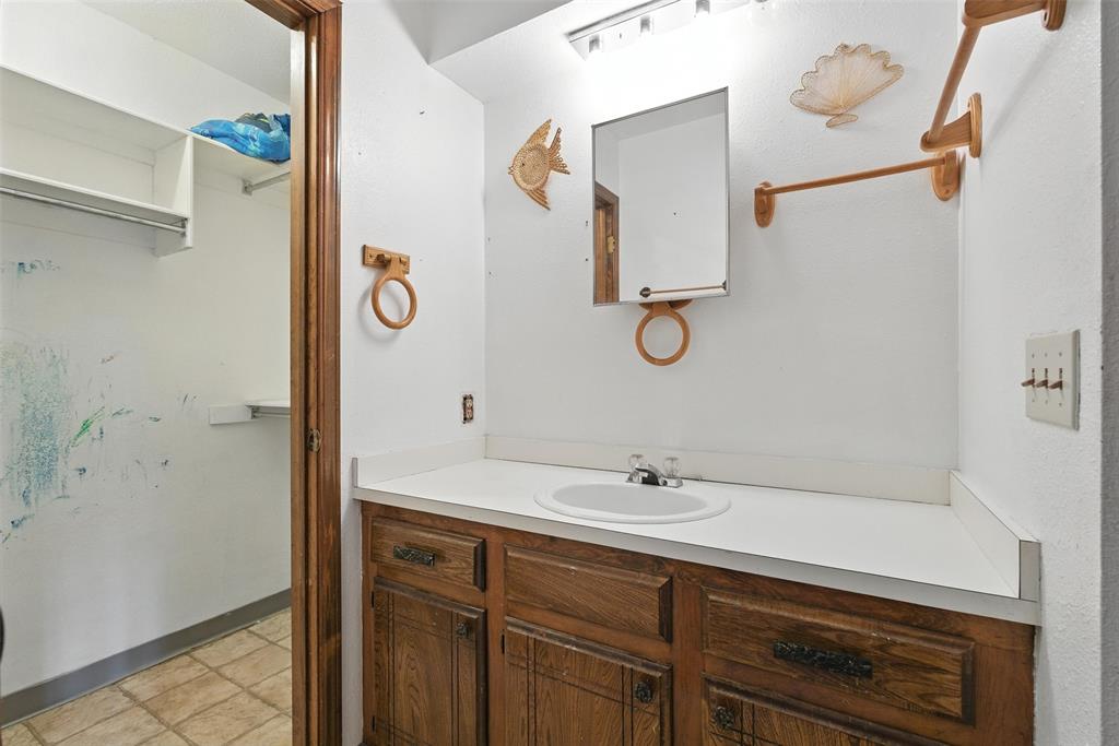 2725 SW Grand Boulevard