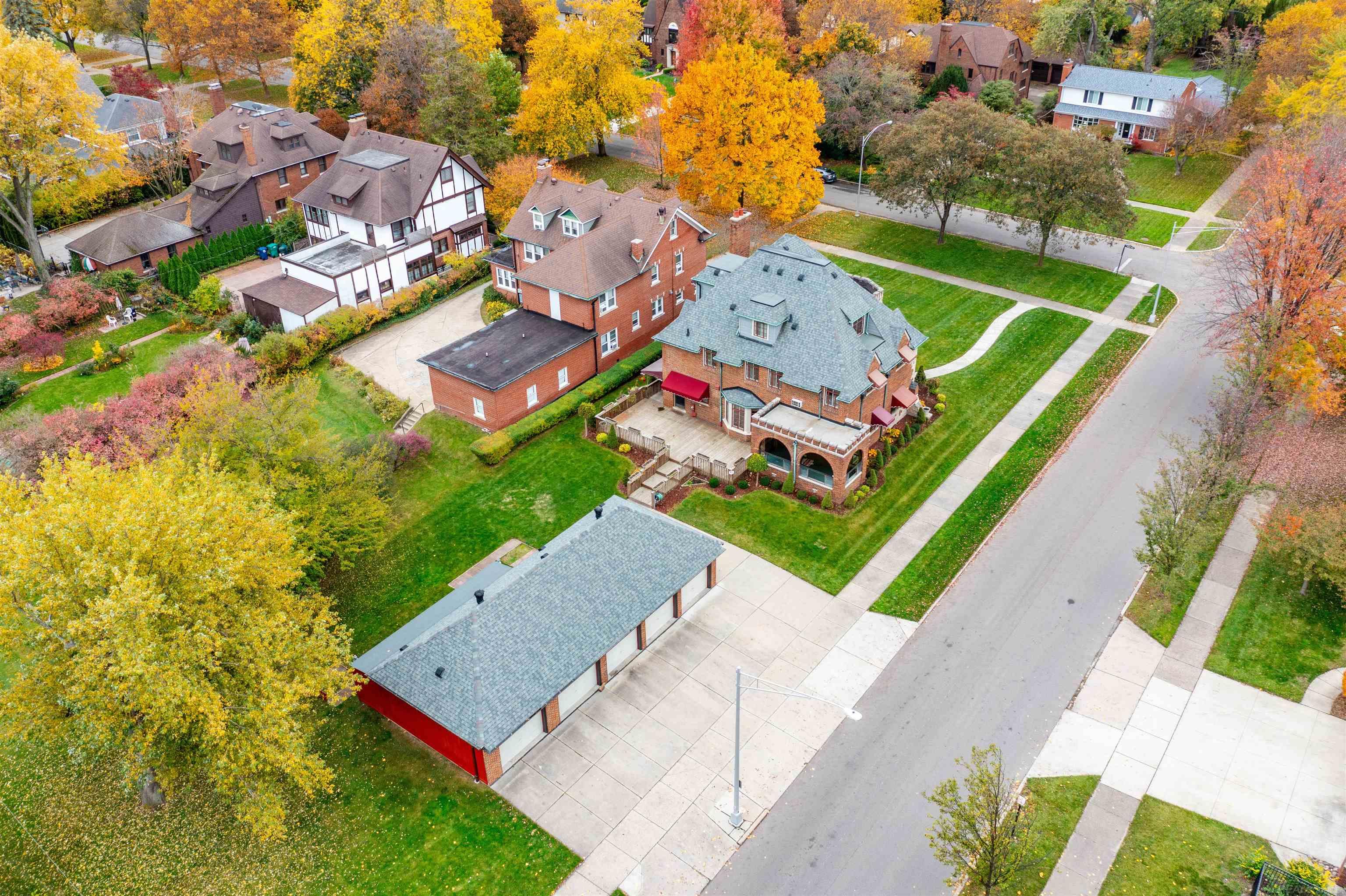 1264 Three Mile Drive