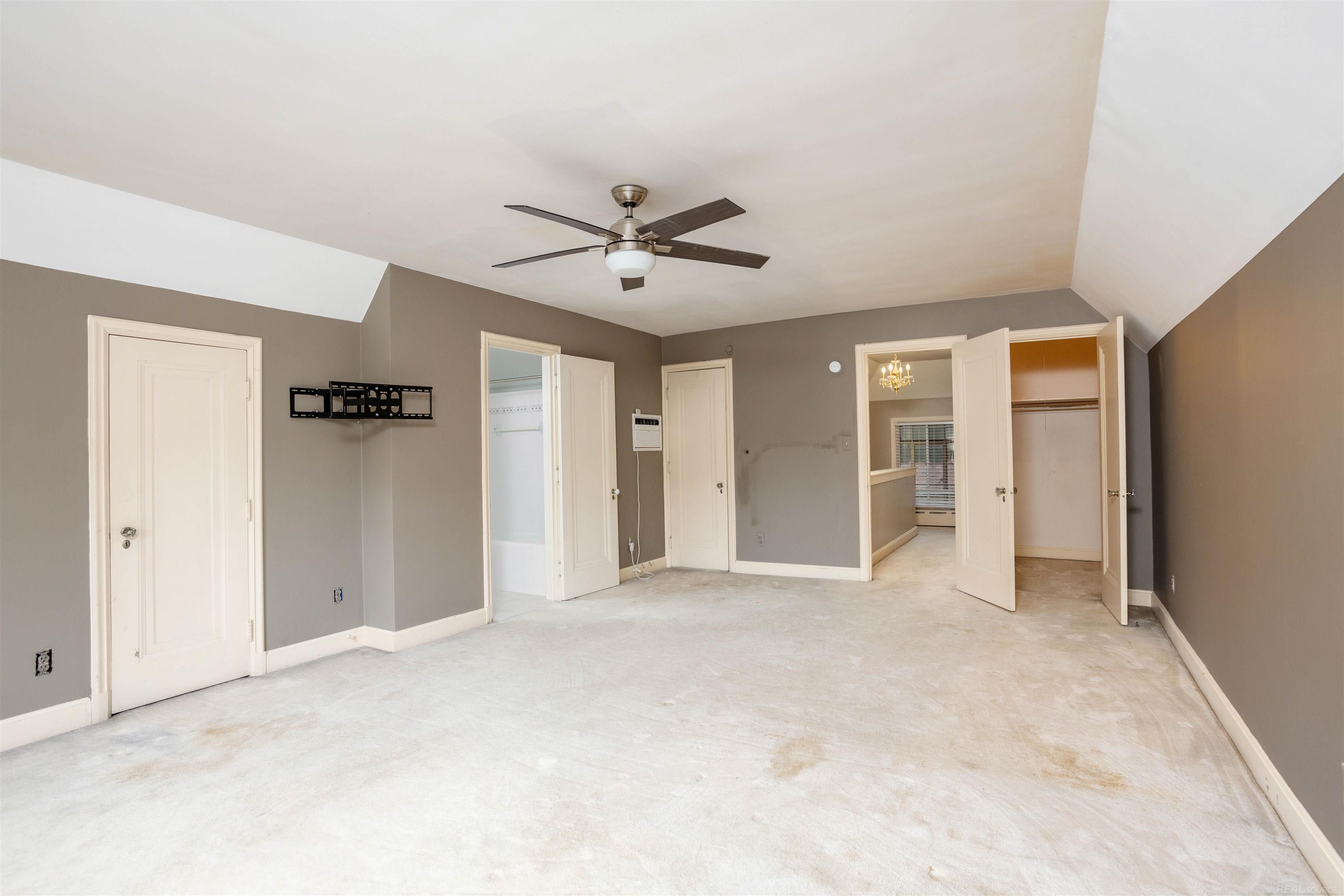 1264 Three Mile Drive