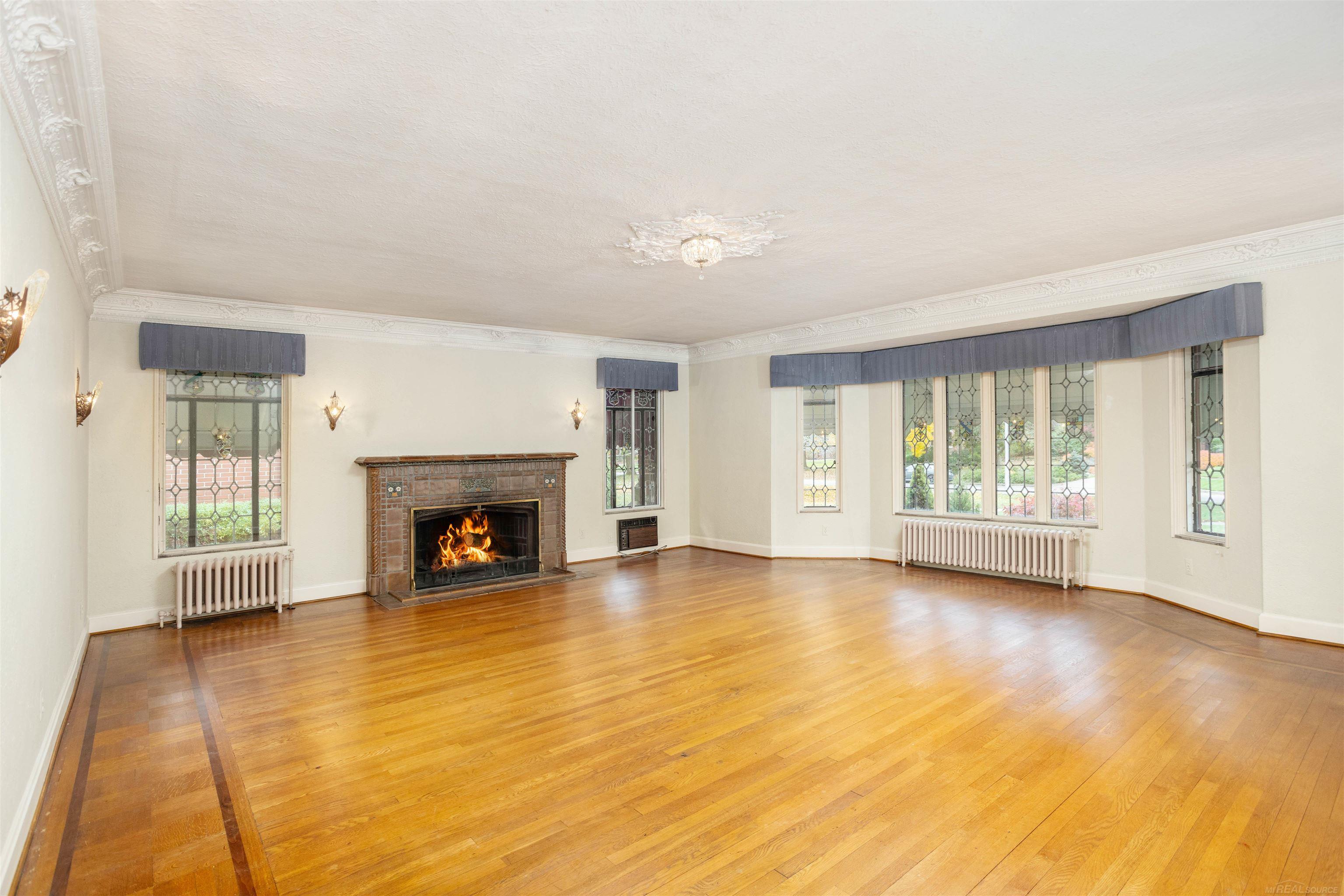 1264 Three Mile Drive