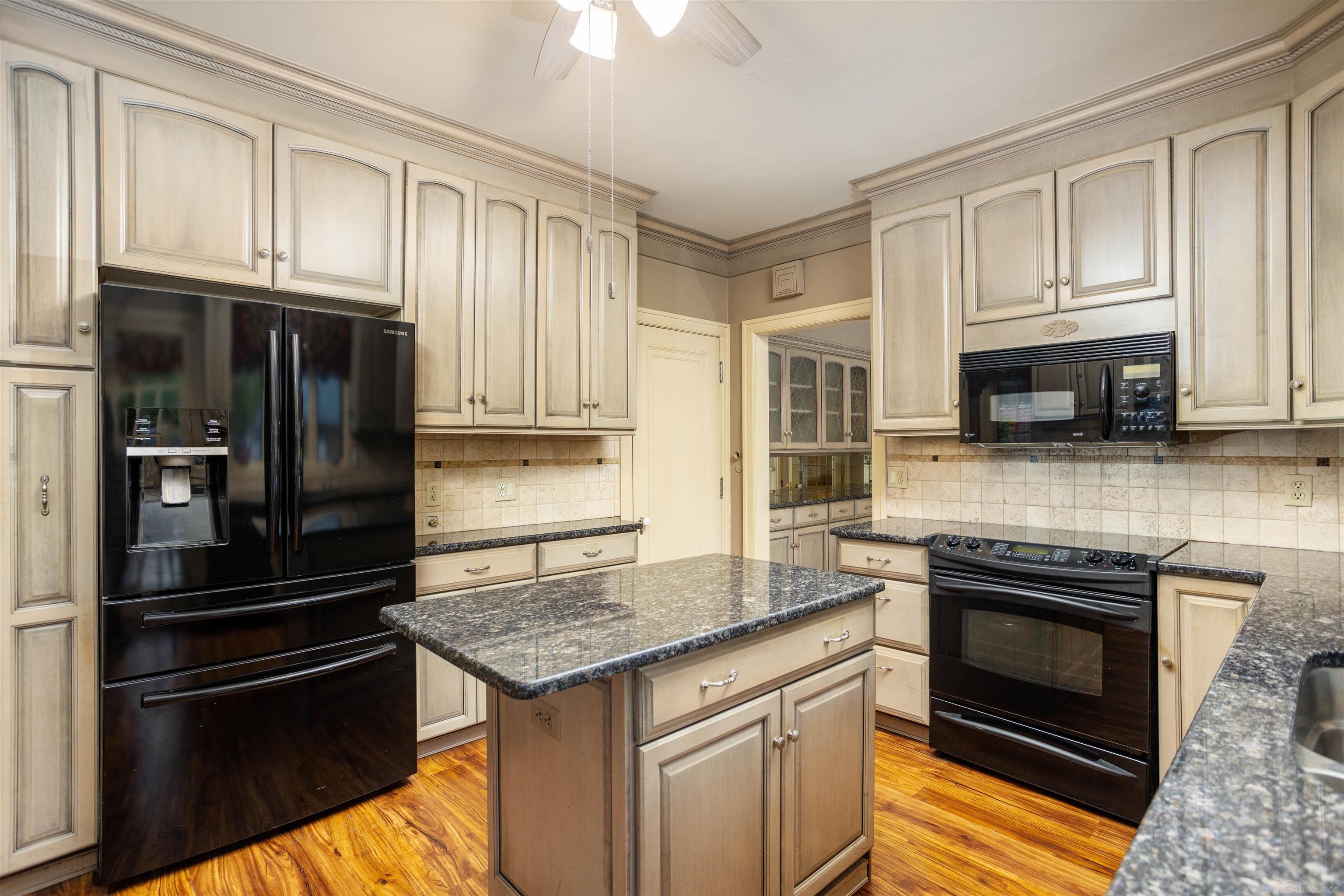 1264 Three Mile Drive