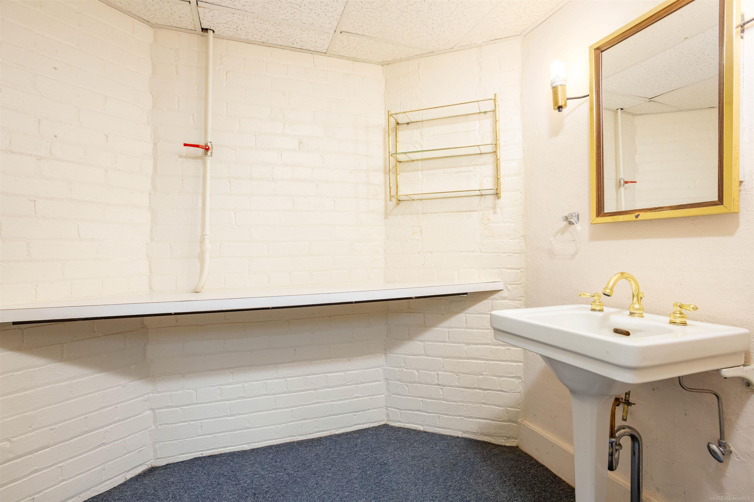 1264 Three Mile Drive