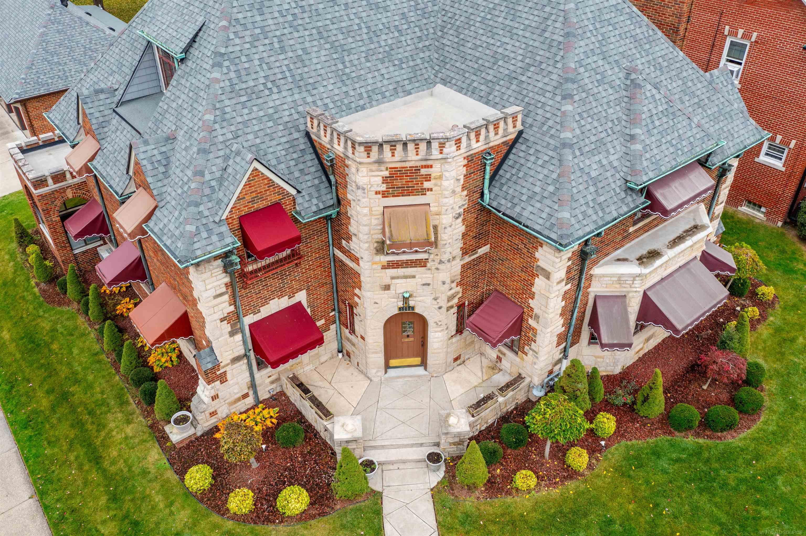 1264 Three Mile Drive