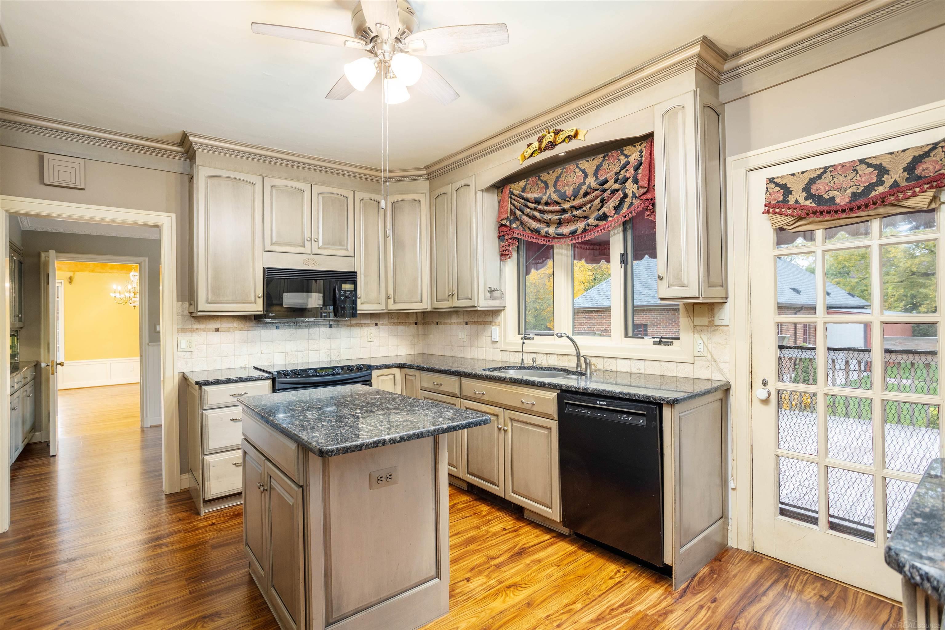 1264 Three Mile Drive