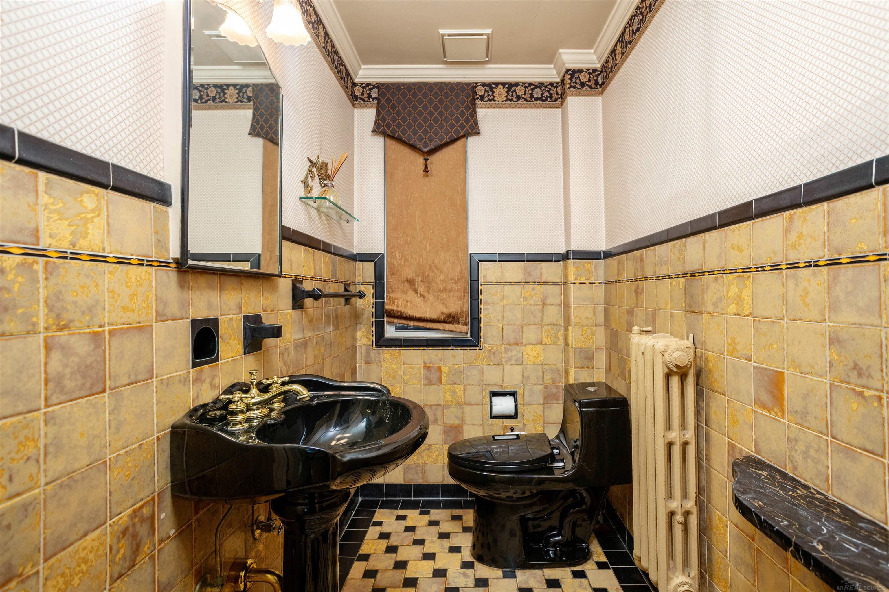 1264 Three Mile Drive