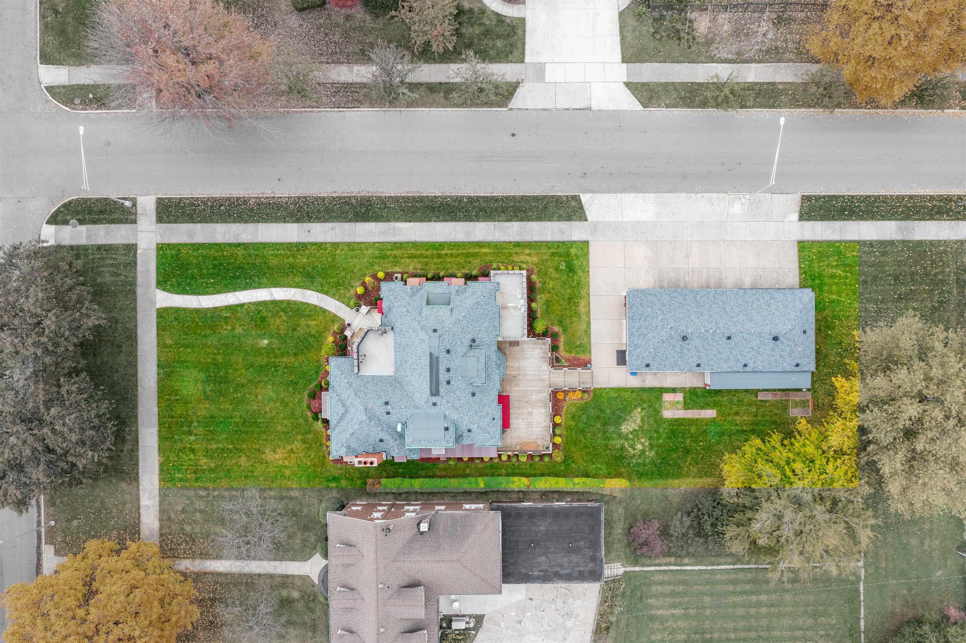 1264 Three Mile Drive