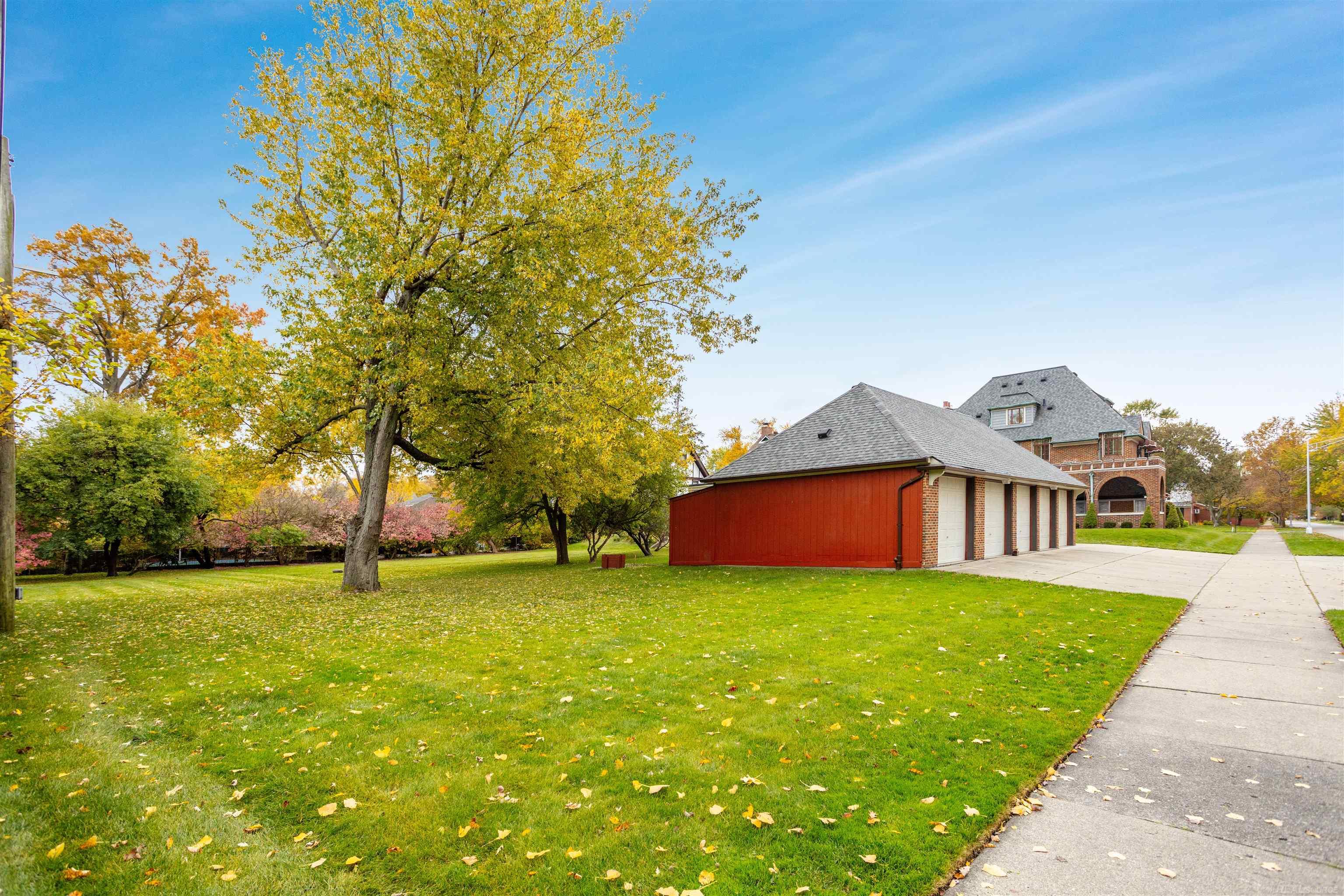 1264 Three Mile Drive