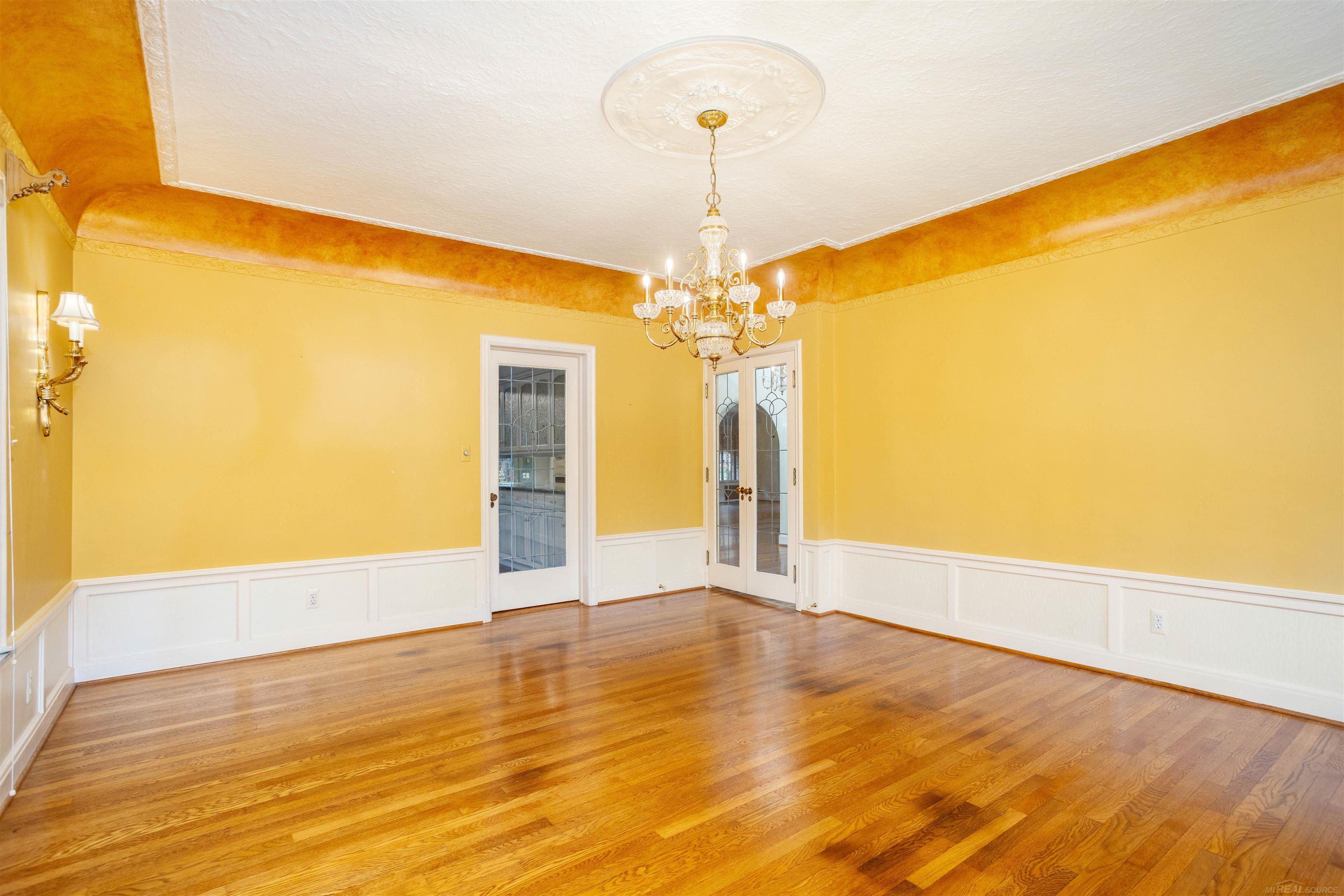 1264 Three Mile Drive