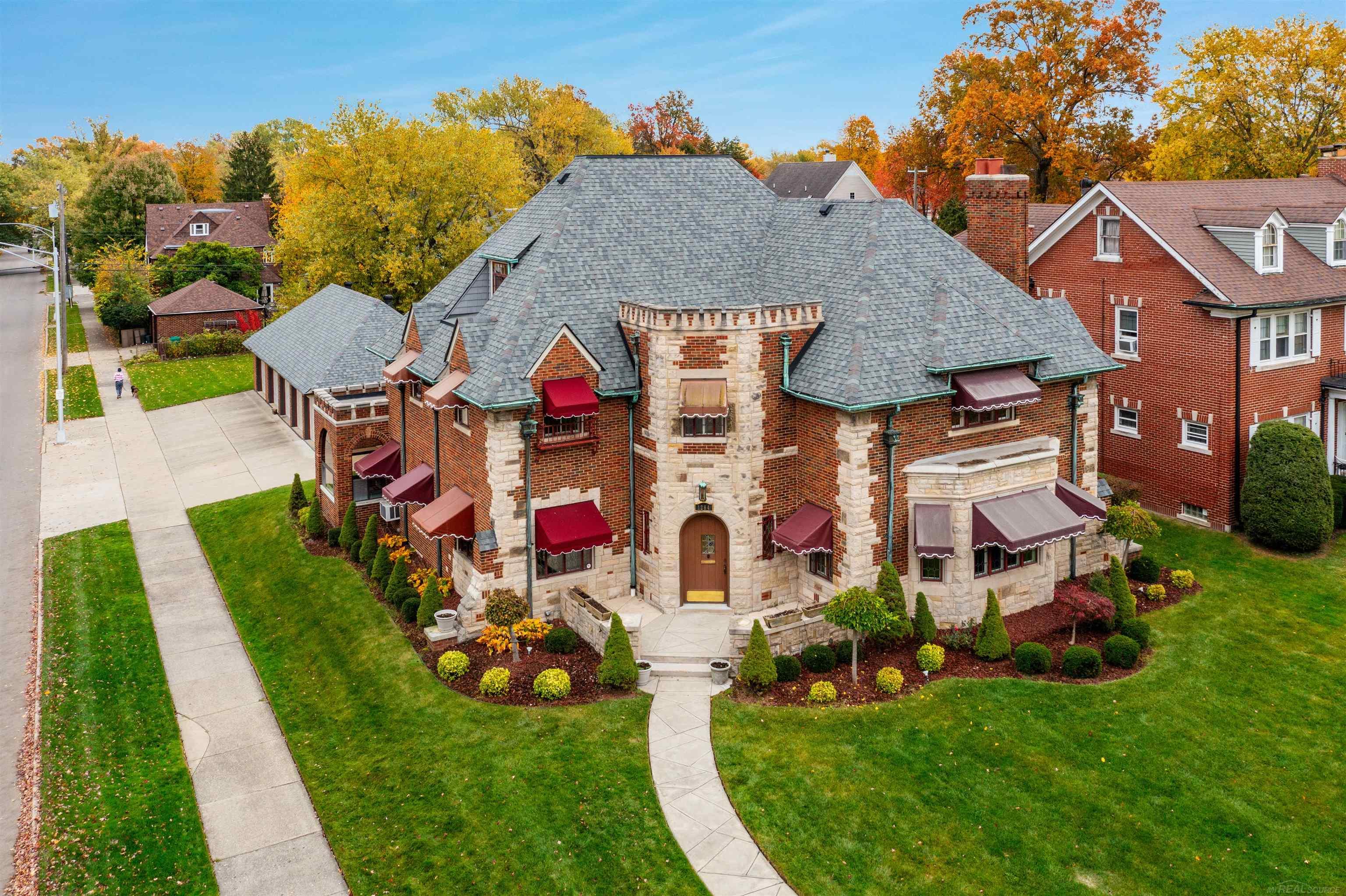 1264 Three Mile Drive