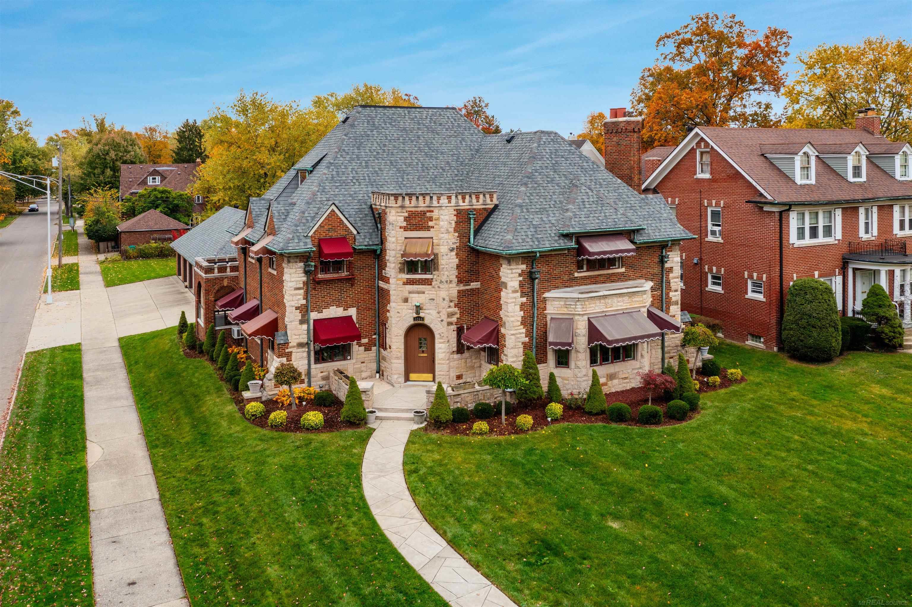 1264 Three Mile Drive