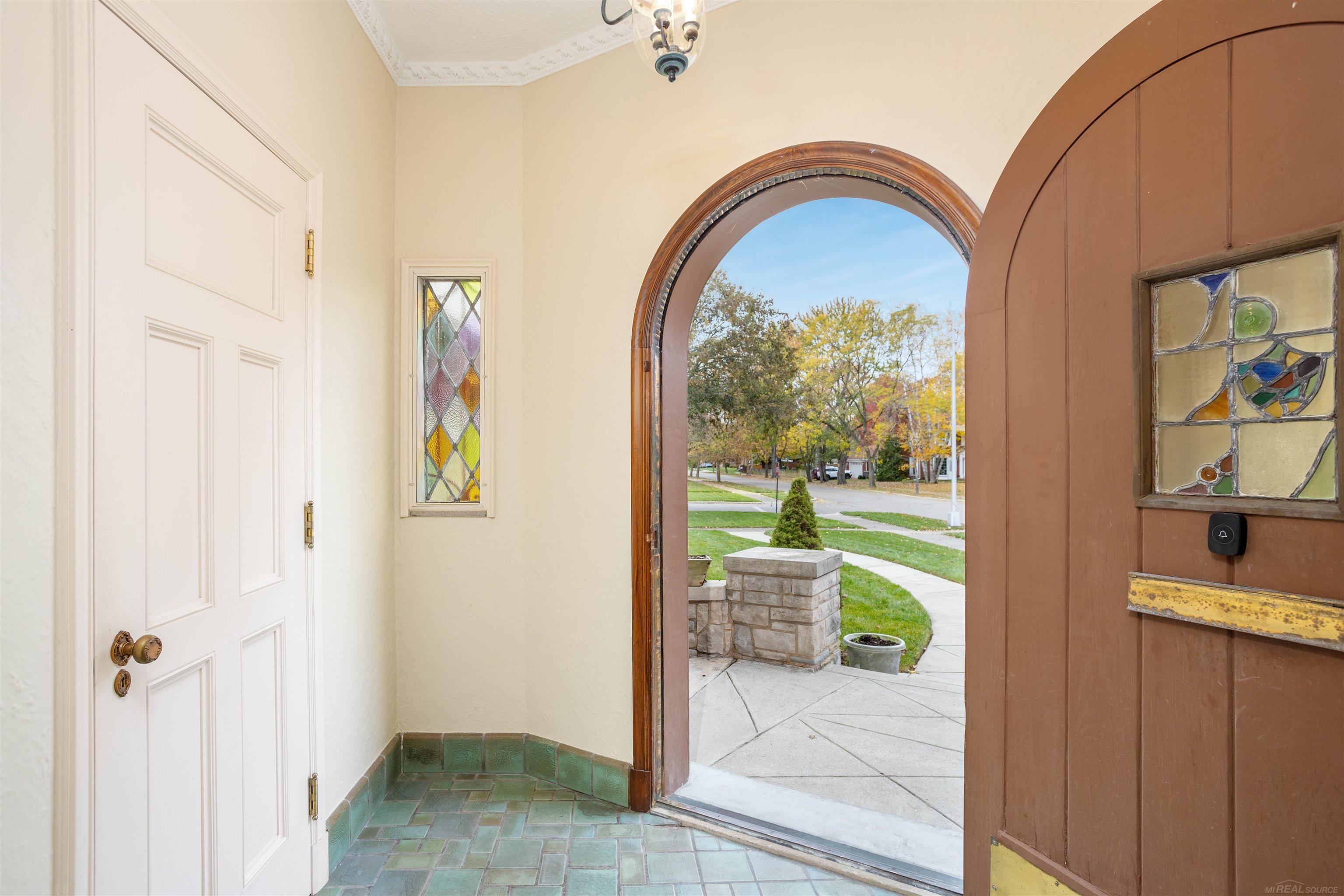 1264 Three Mile Drive