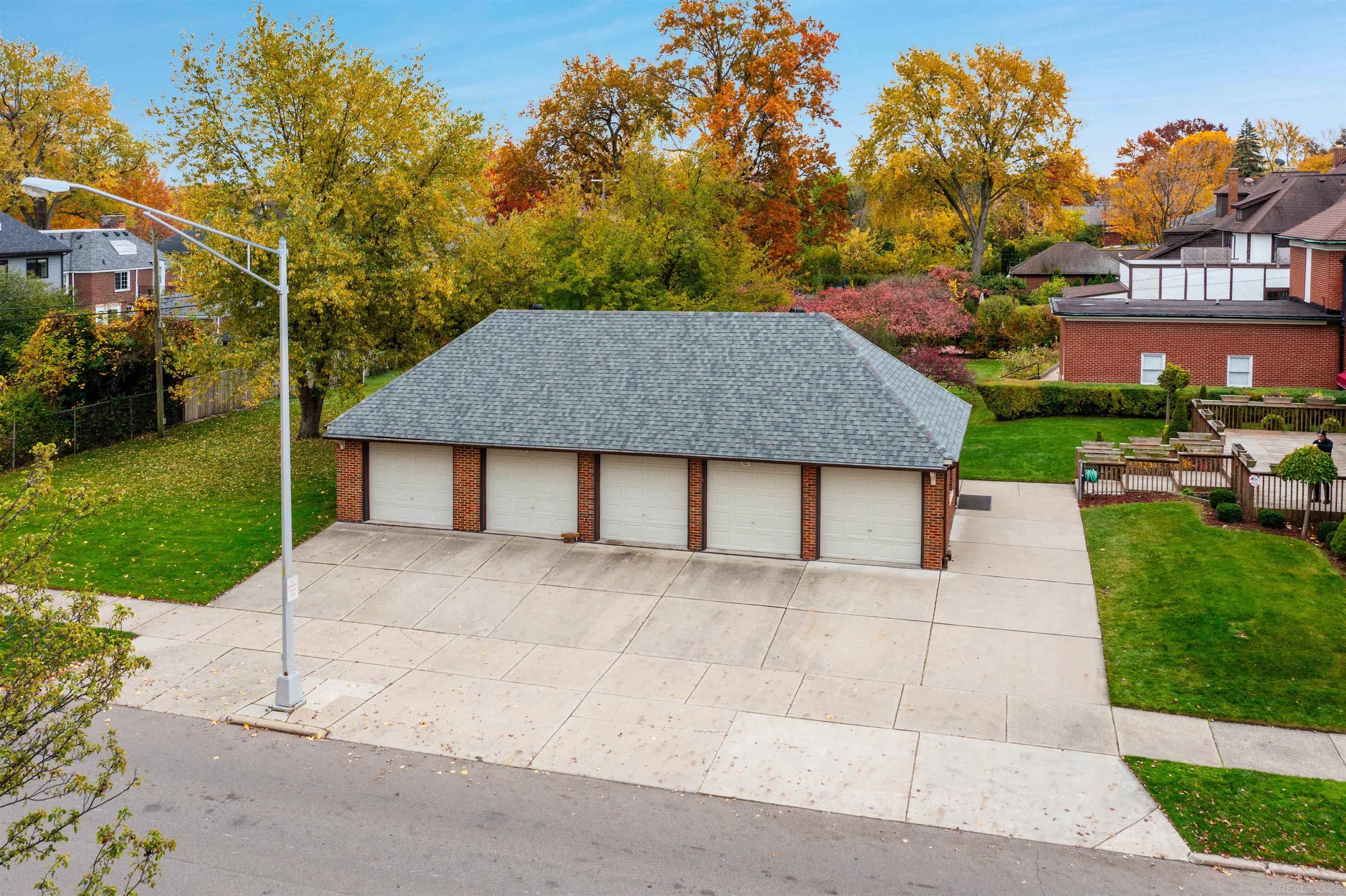 1264 Three Mile Drive