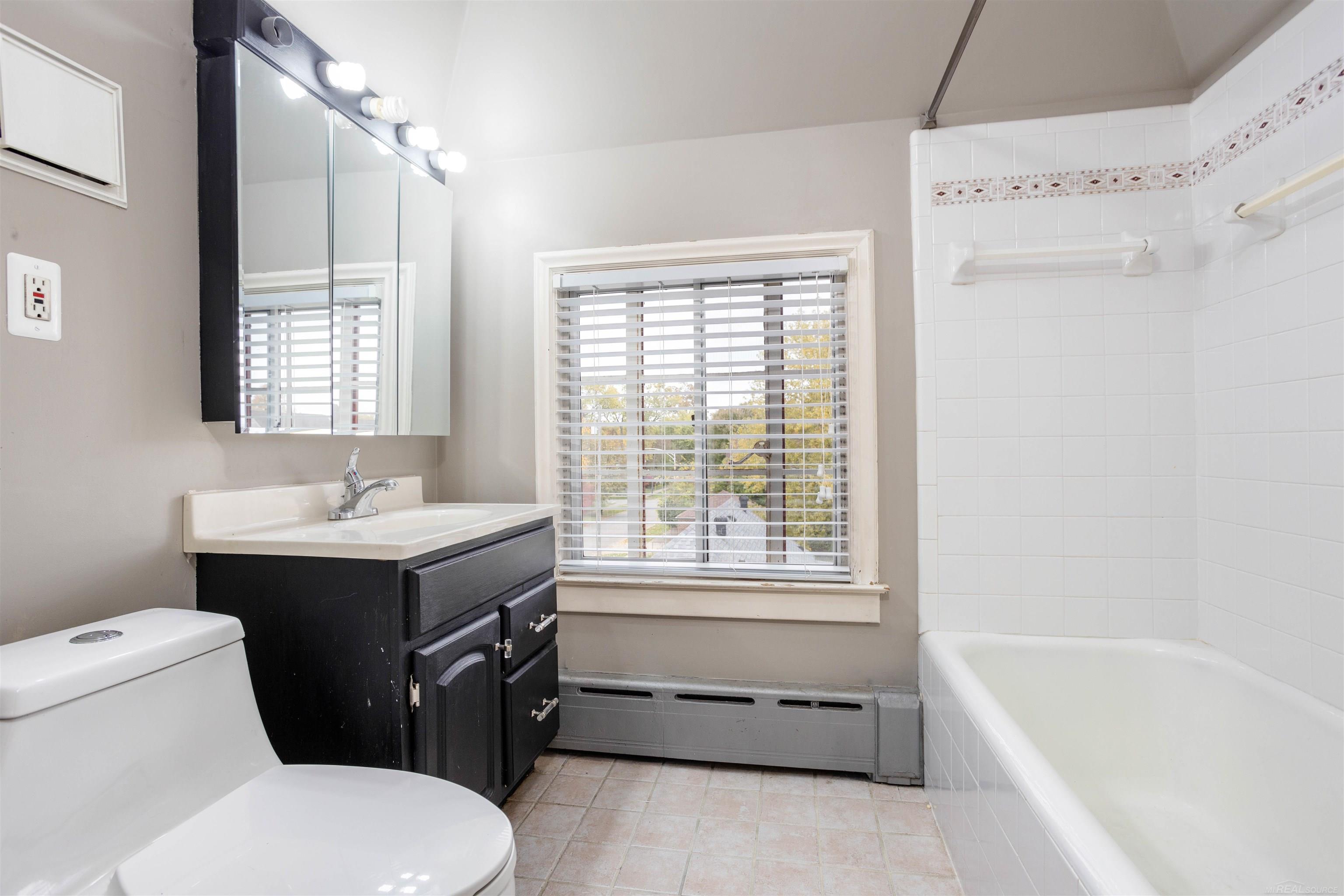 1264 Three Mile Drive