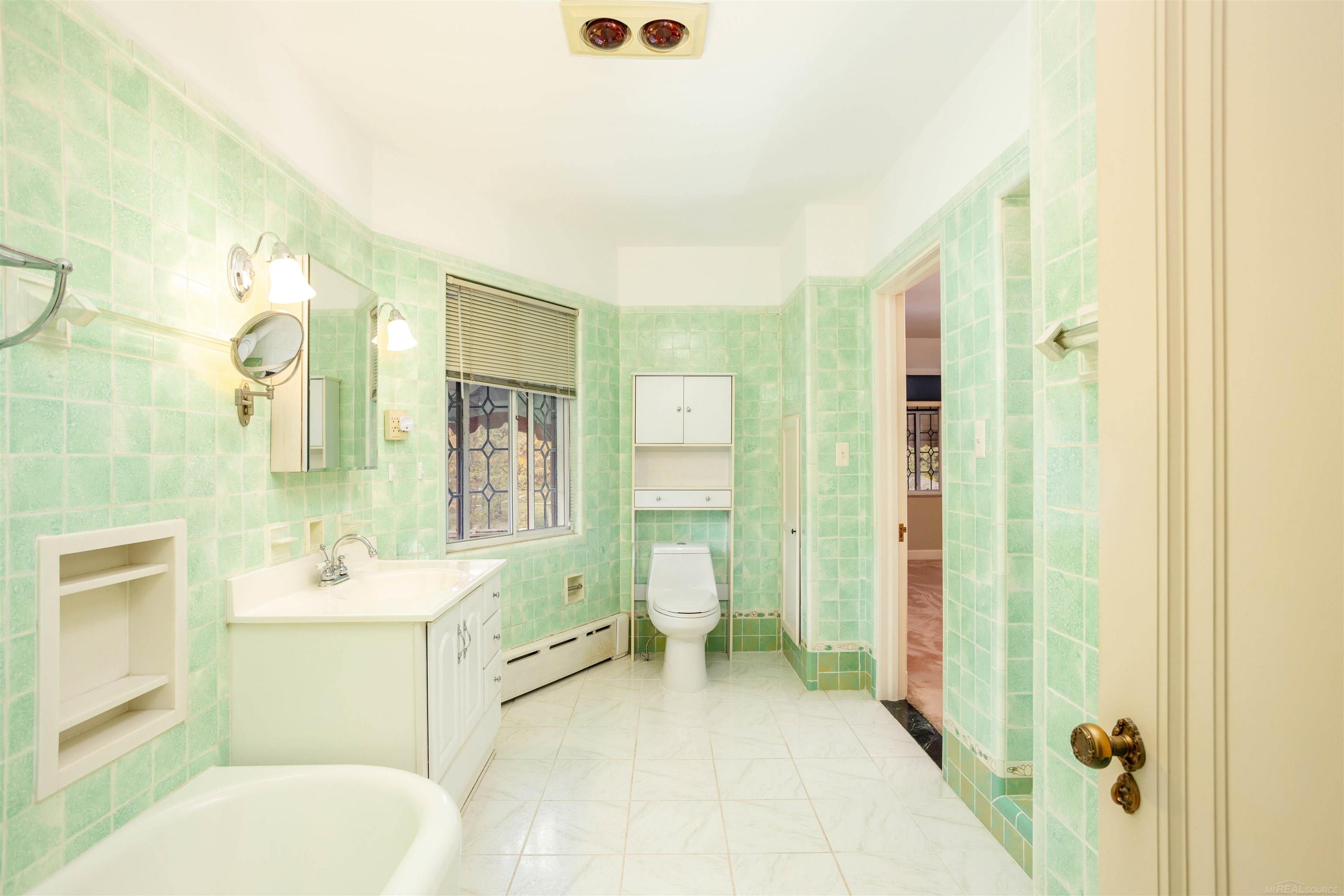 1264 Three Mile Drive