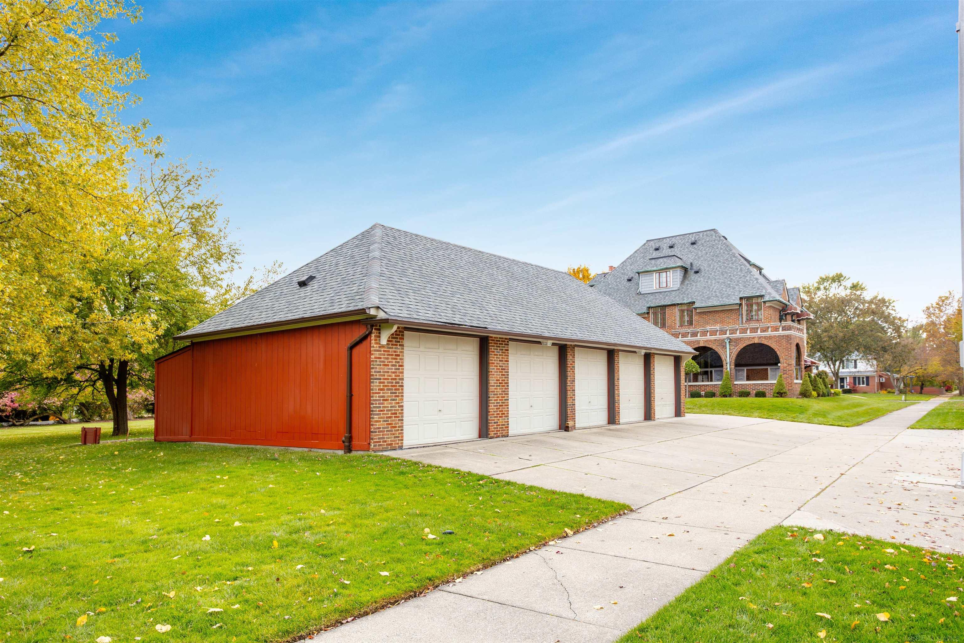 1264 Three Mile Drive