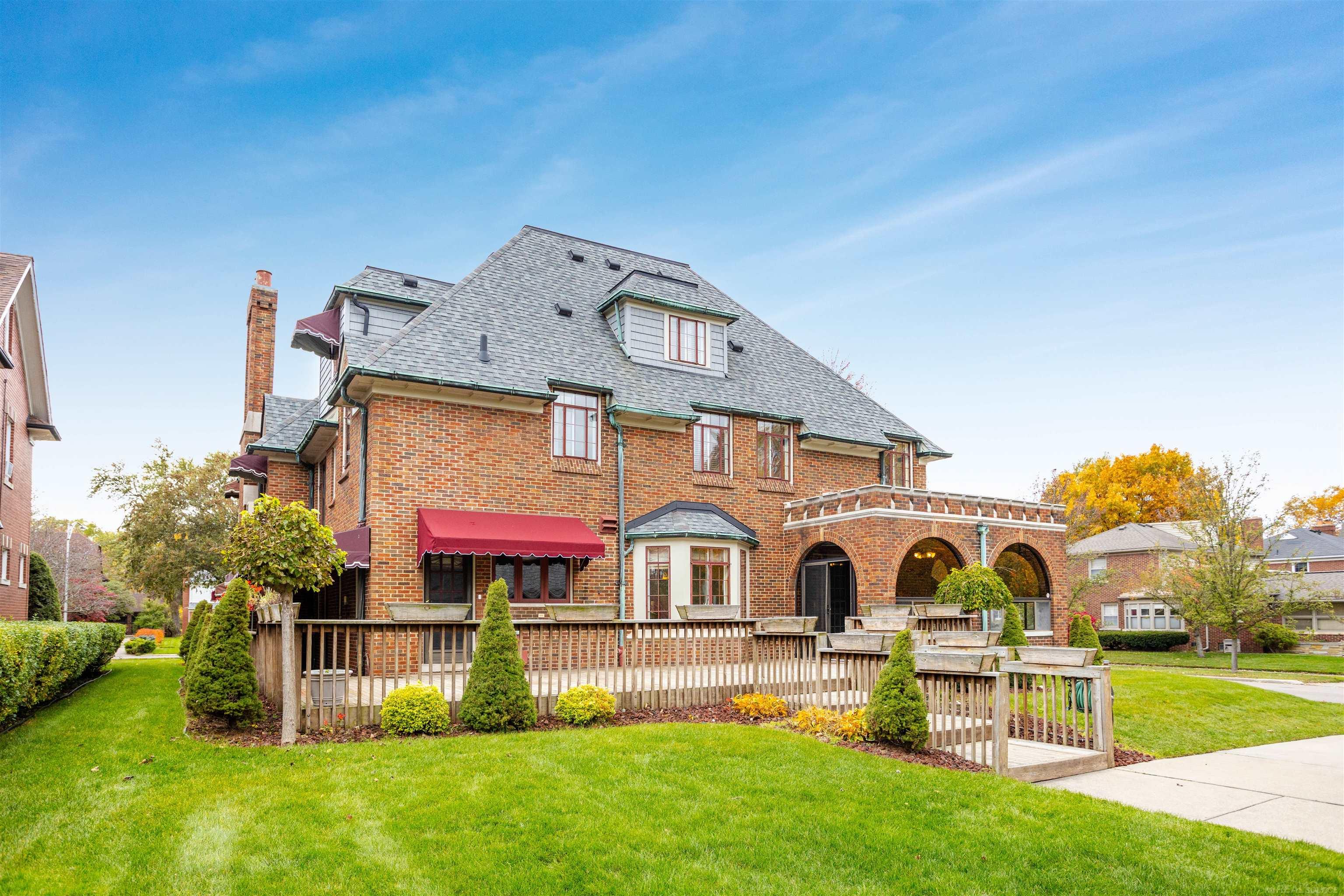 1264 Three Mile Drive