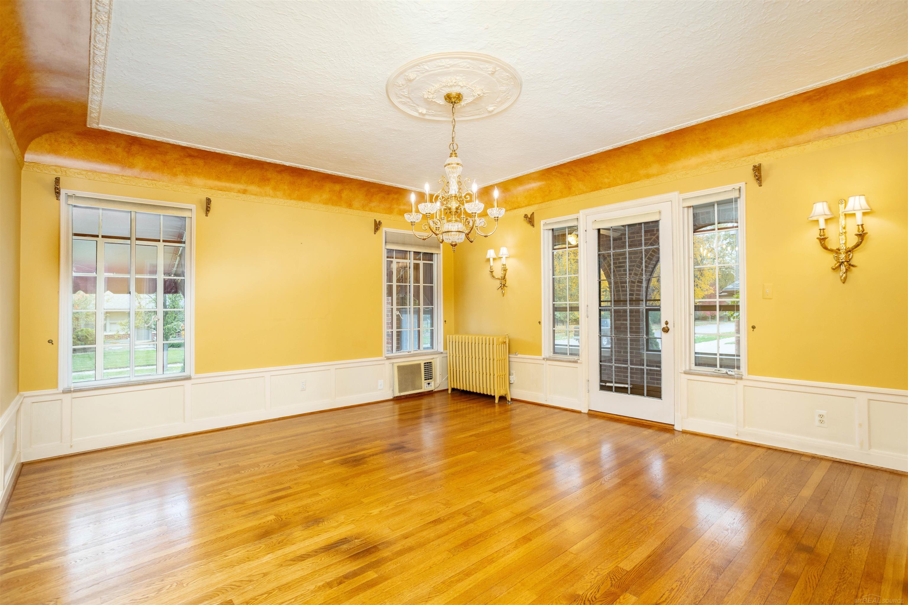 1264 Three Mile Drive