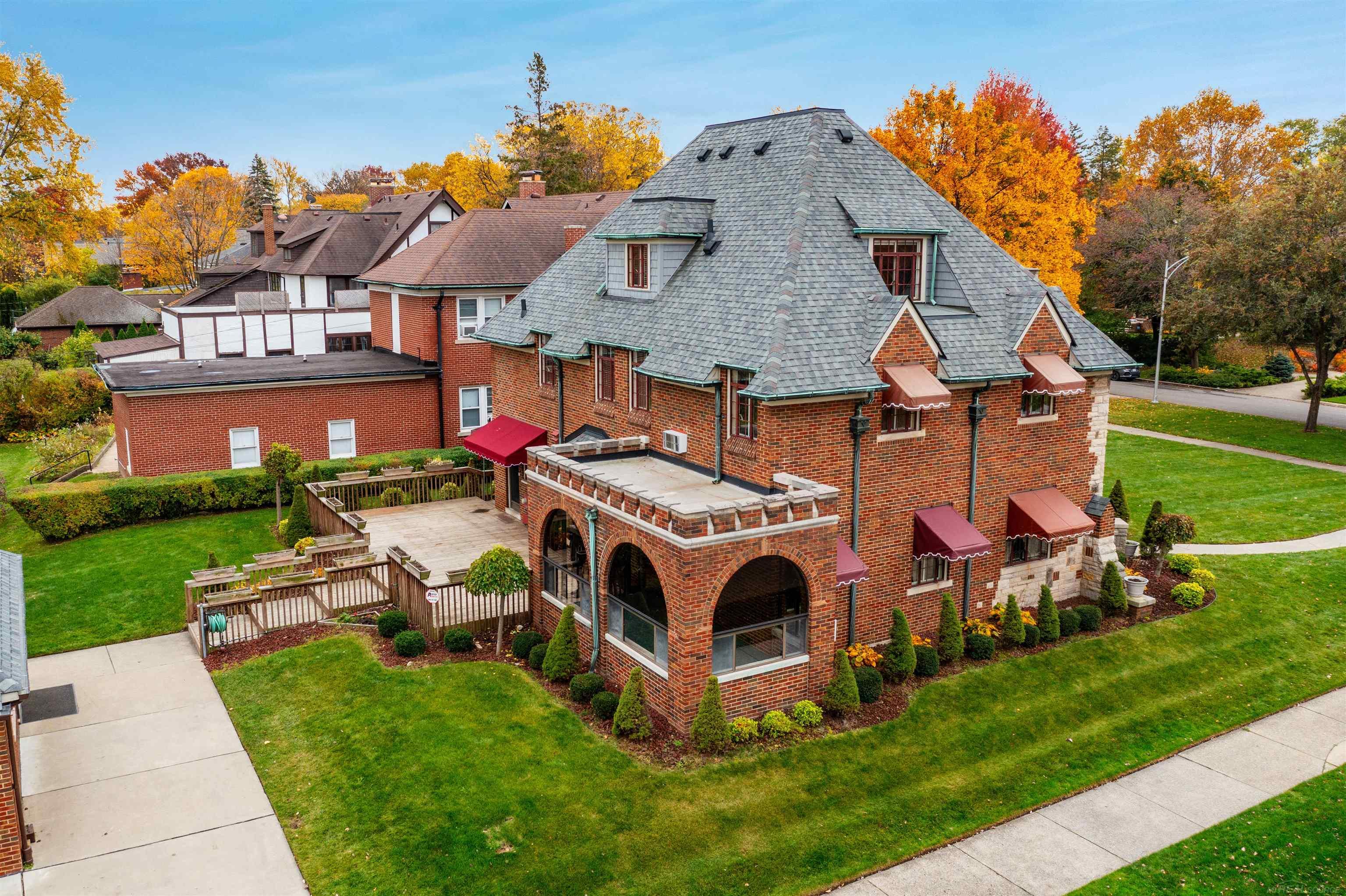 1264 Three Mile Drive