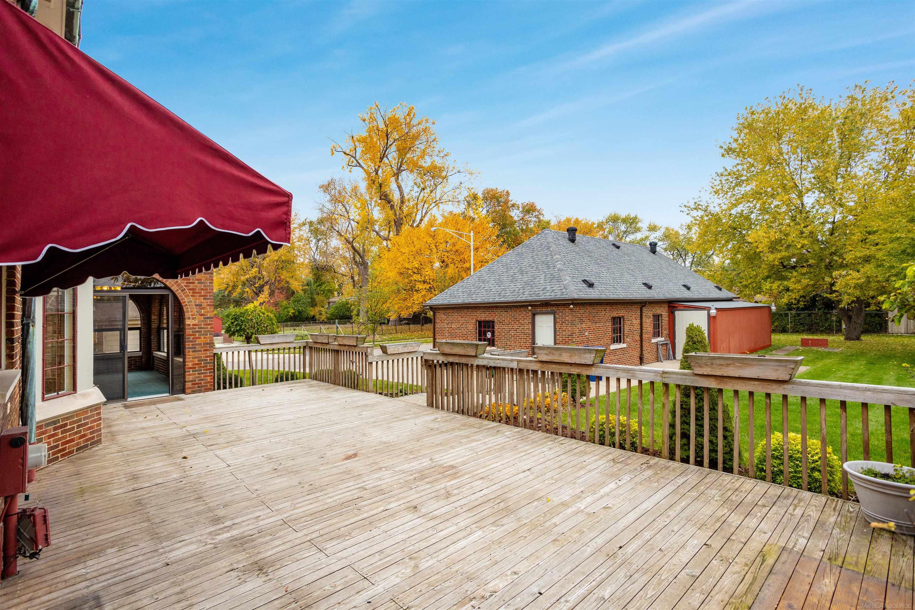 1264 Three Mile Drive