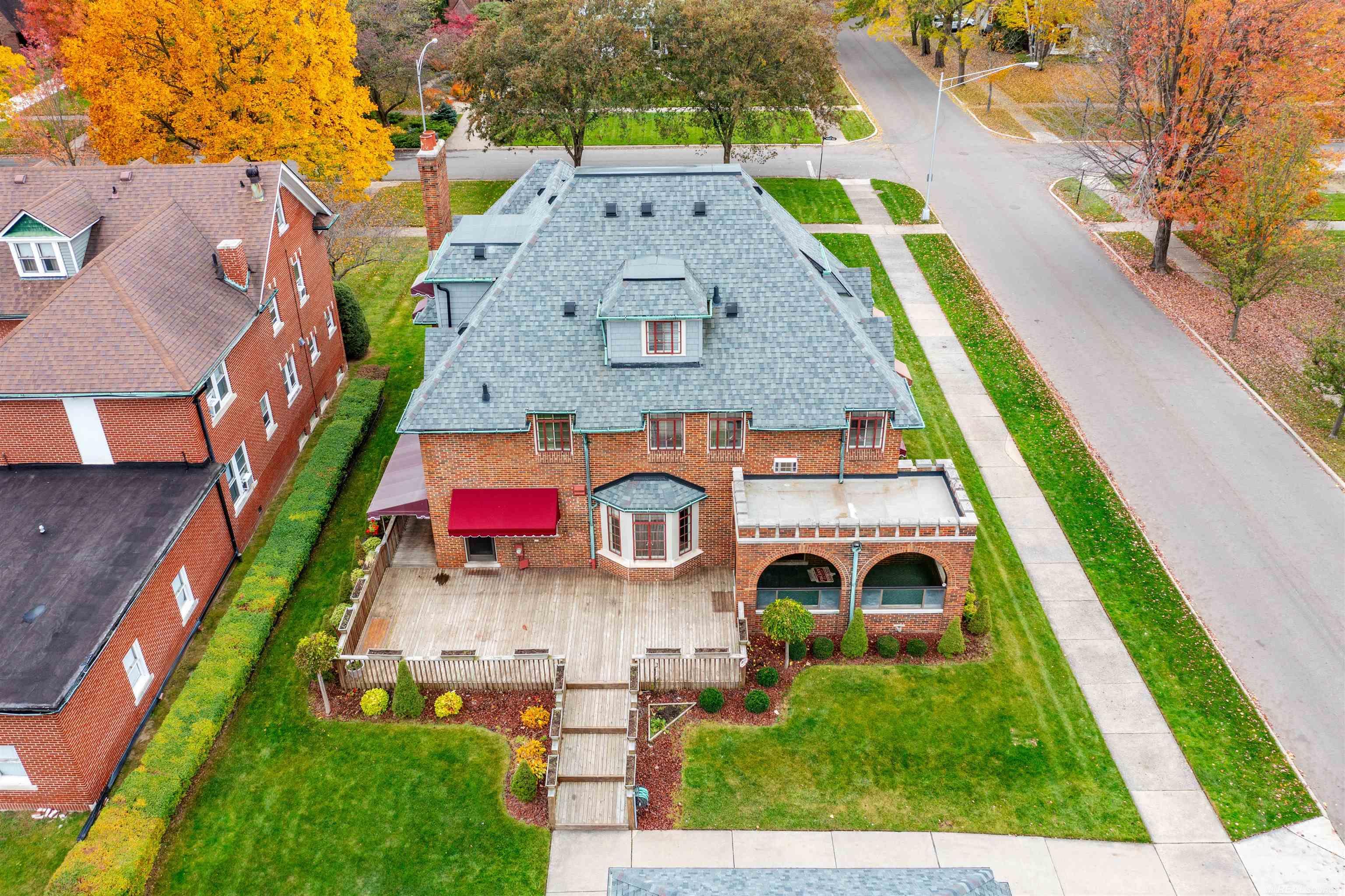 1264 Three Mile Drive