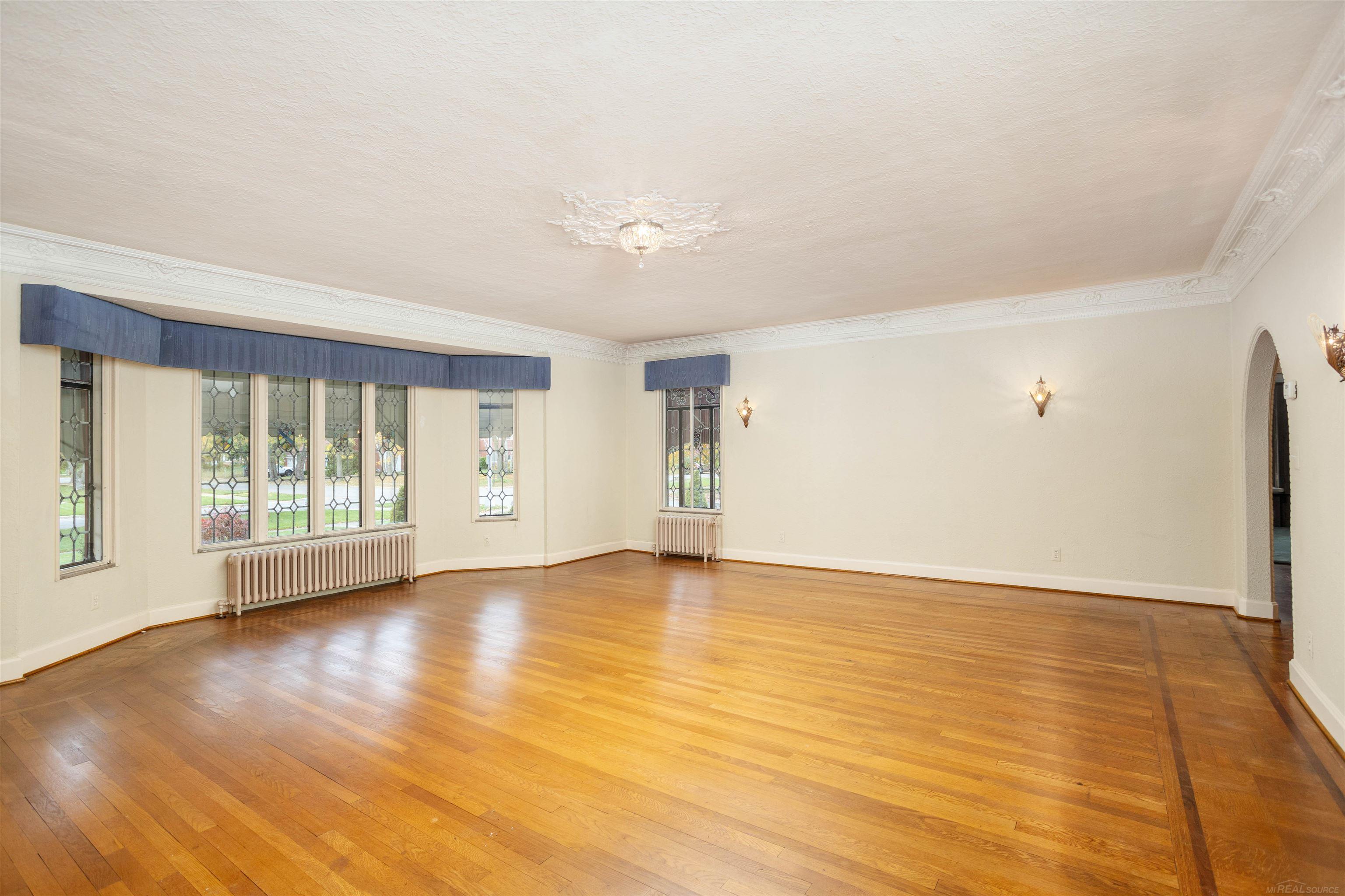 1264 Three Mile Drive