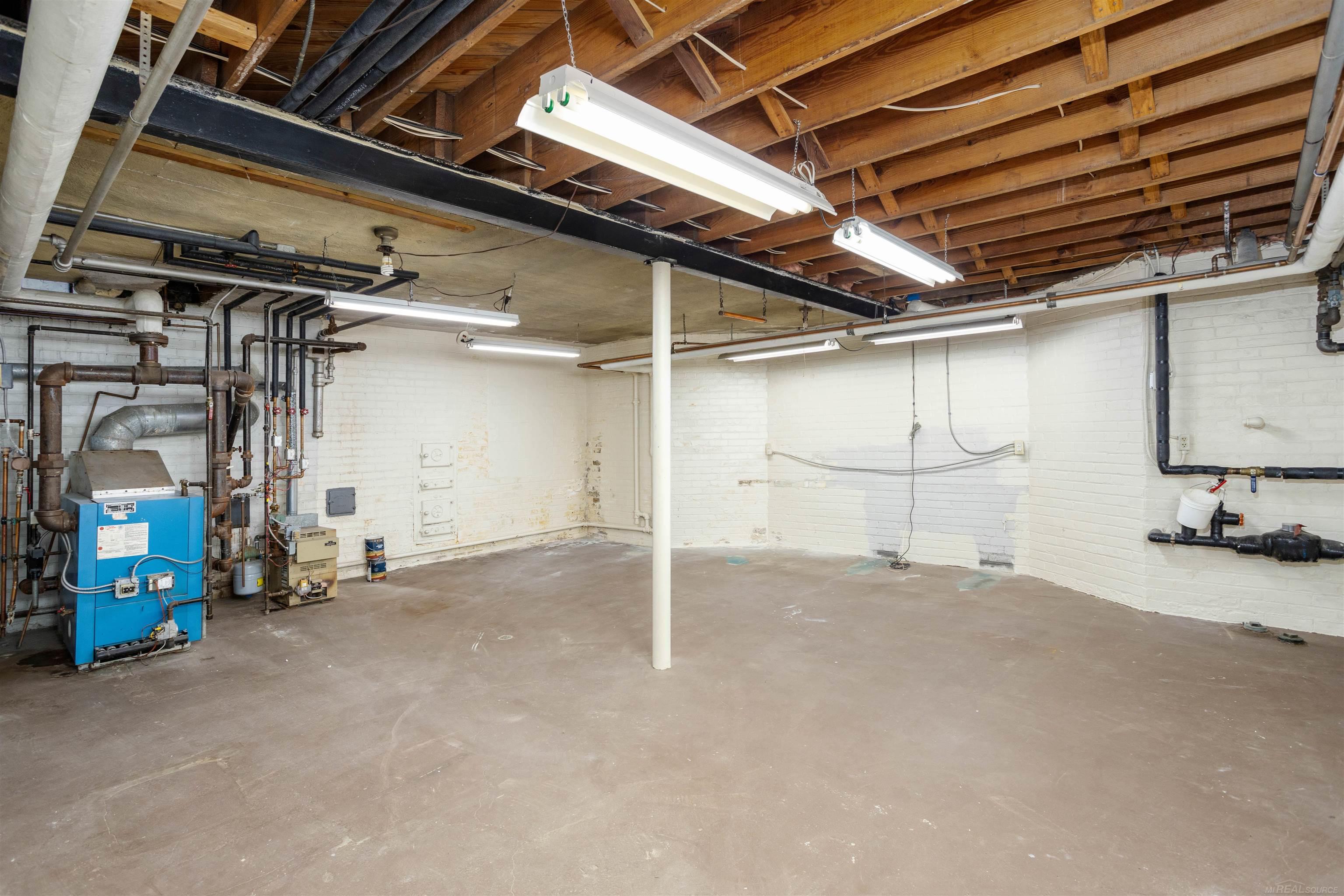 1264 Three Mile Drive