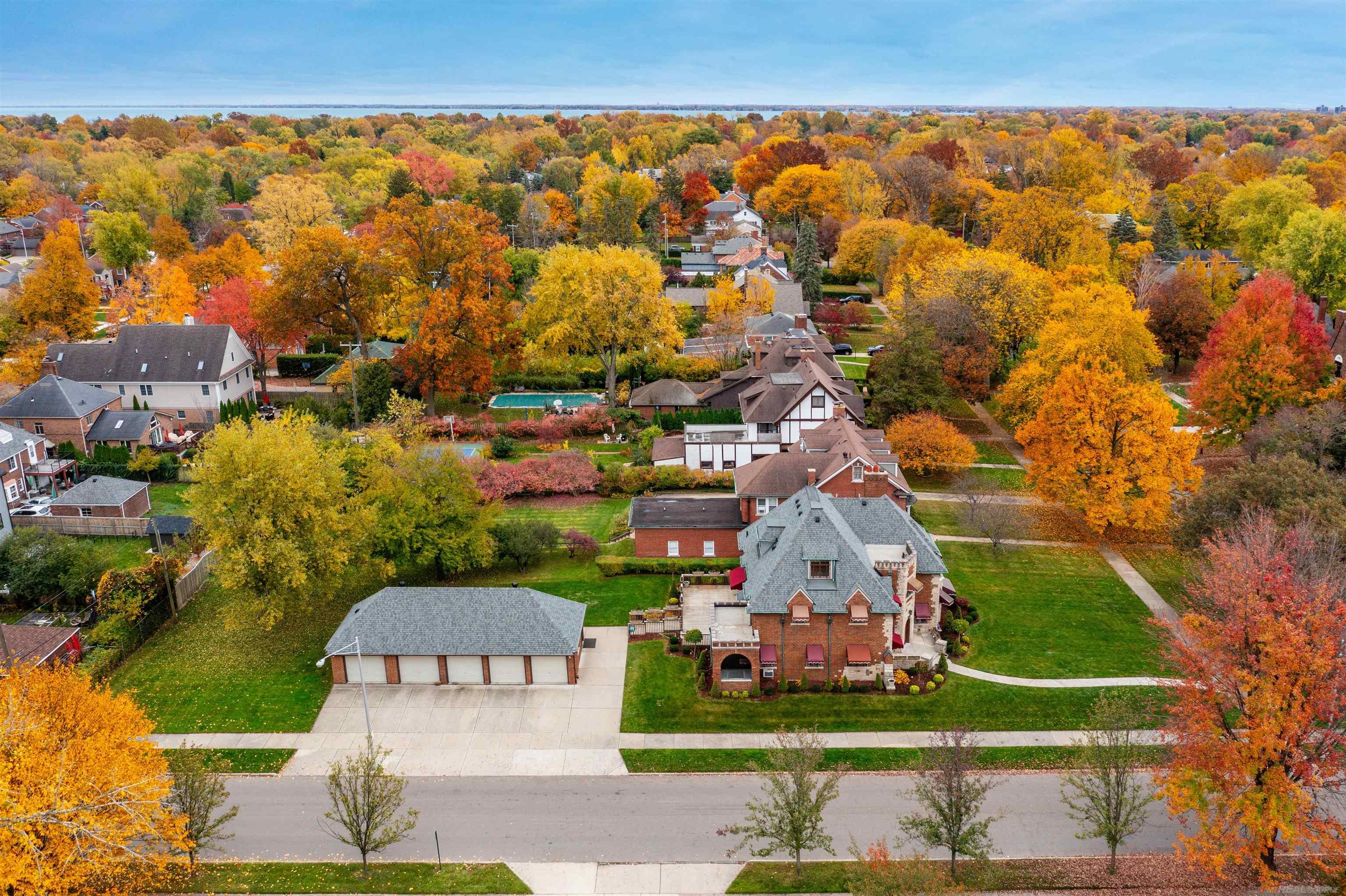 1264 Three Mile Drive