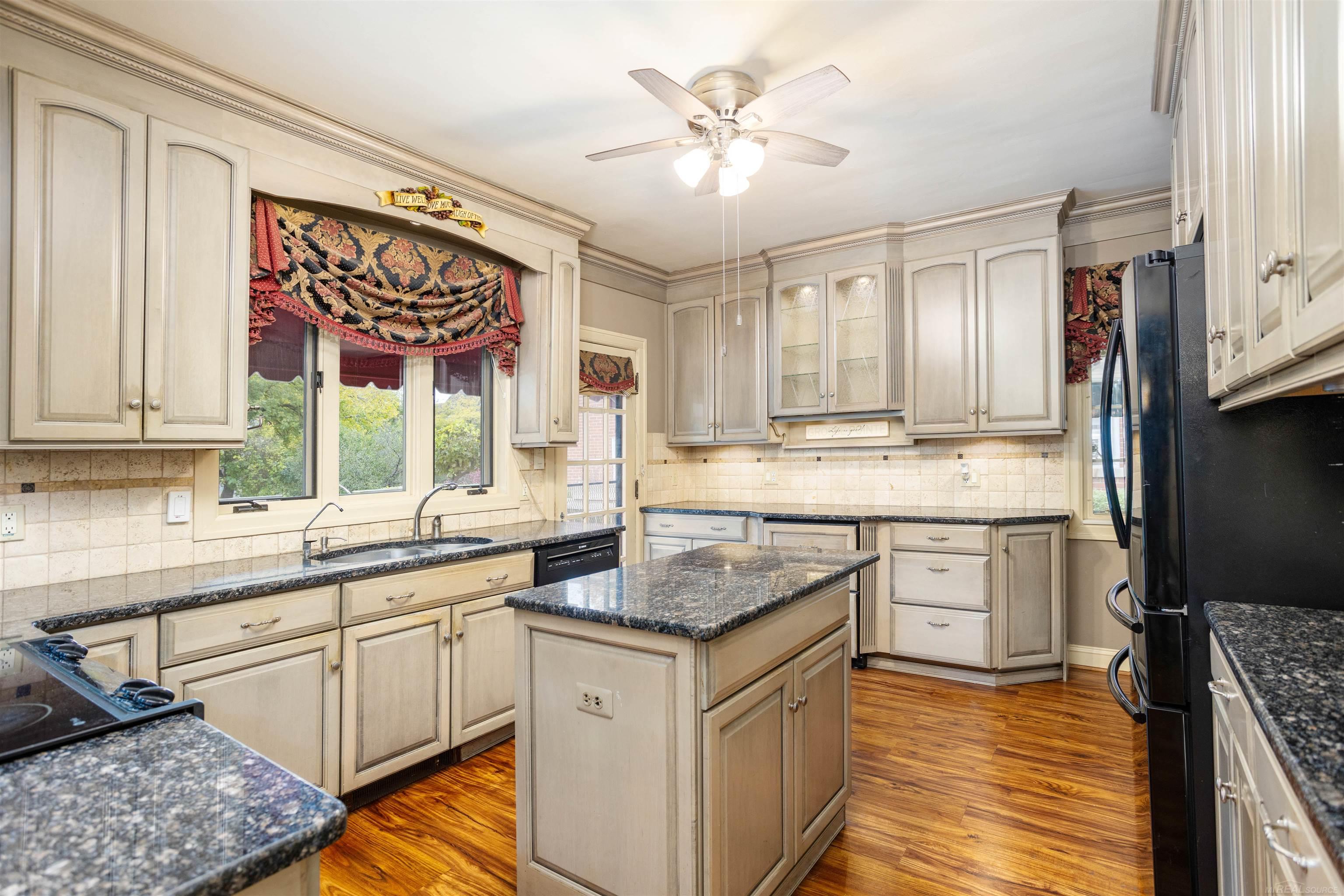 1264 Three Mile Drive