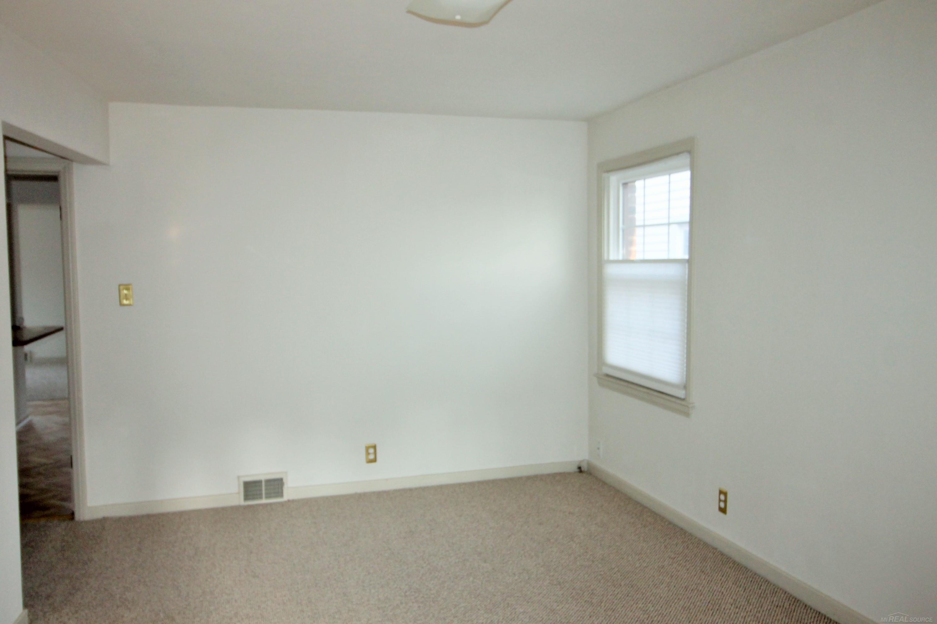 307-309 Rivard Boulevard