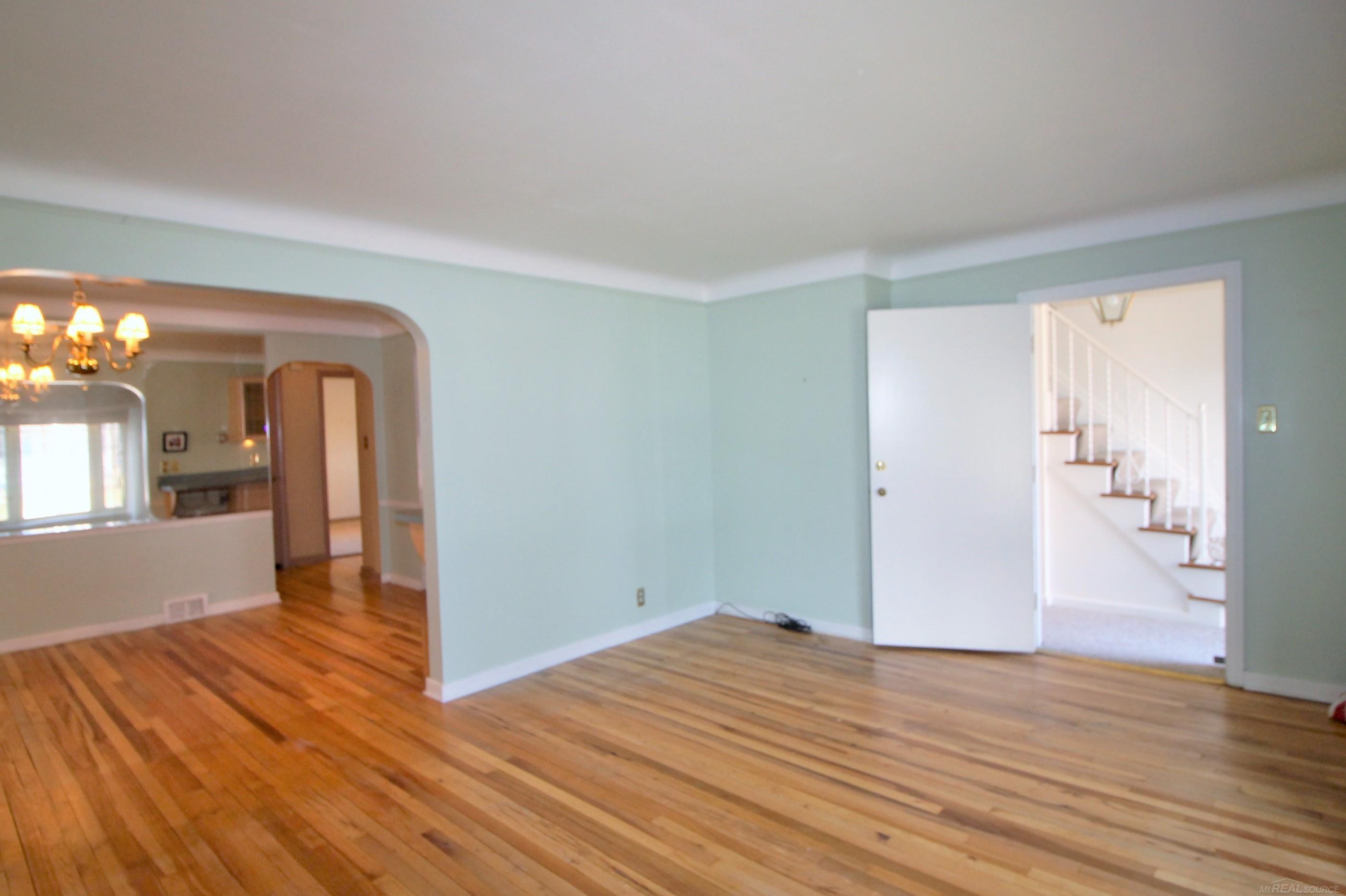 307-309 Rivard Boulevard