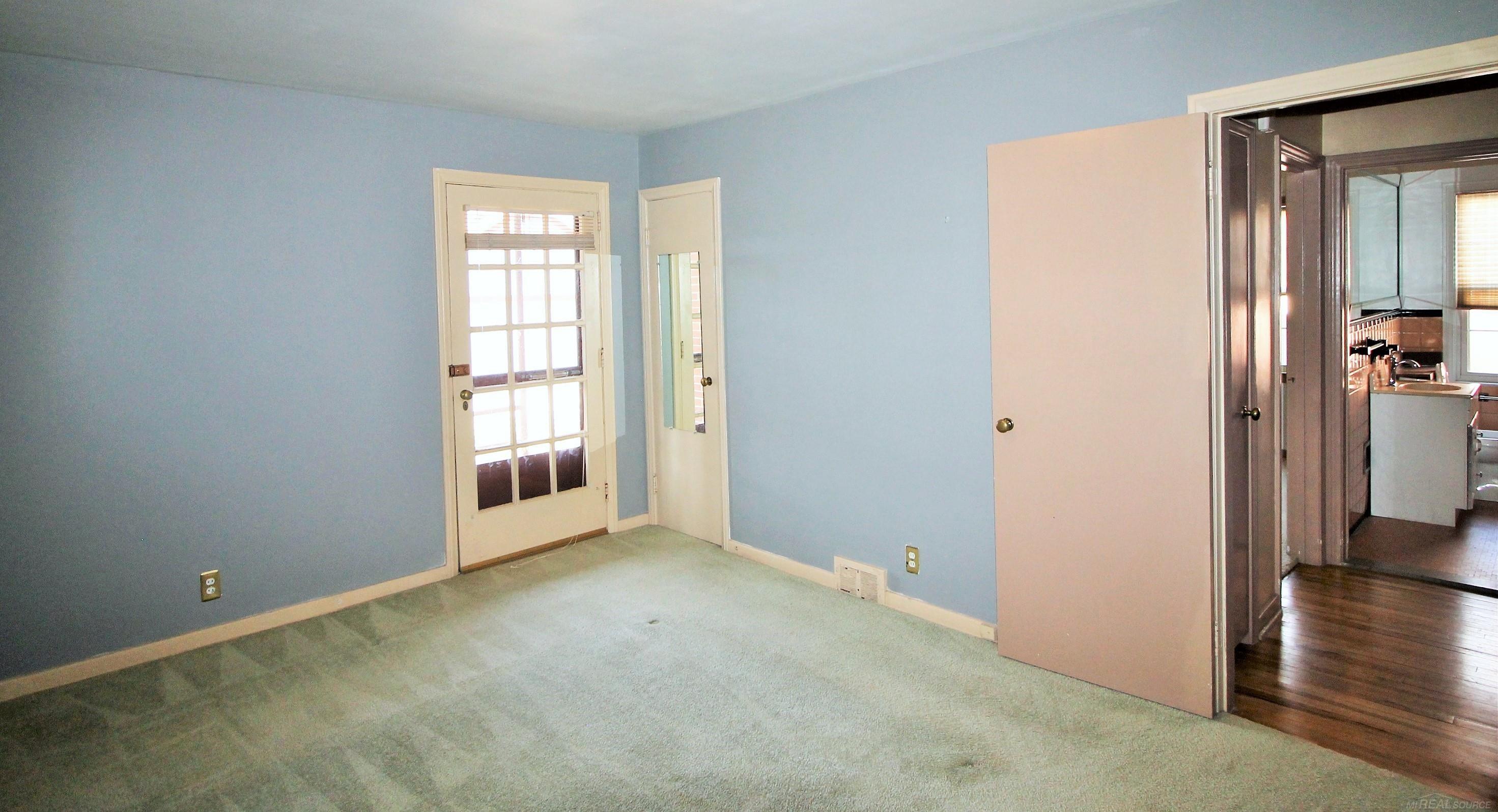 307-309 Rivard Boulevard