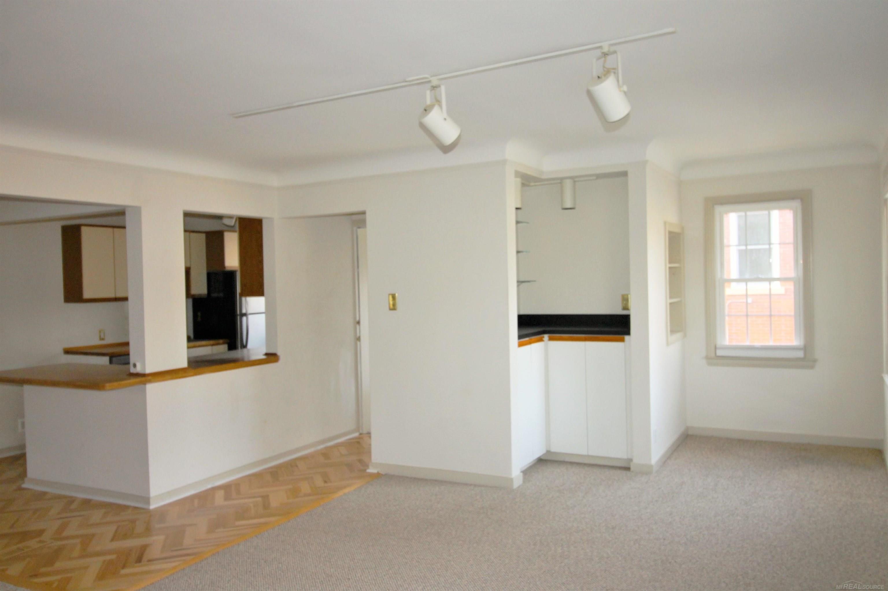 307-309 Rivard Boulevard