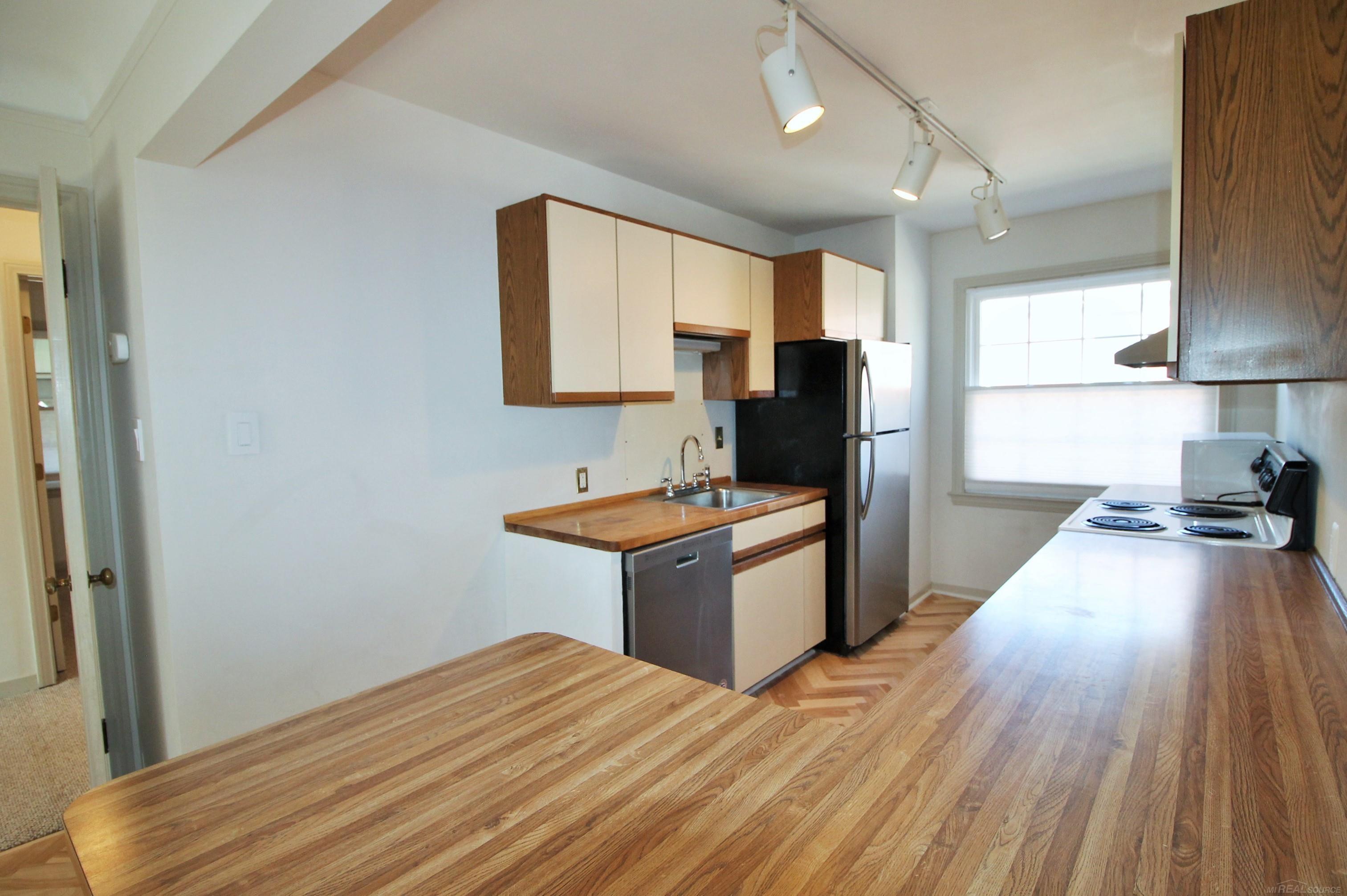 307-309 Rivard Boulevard