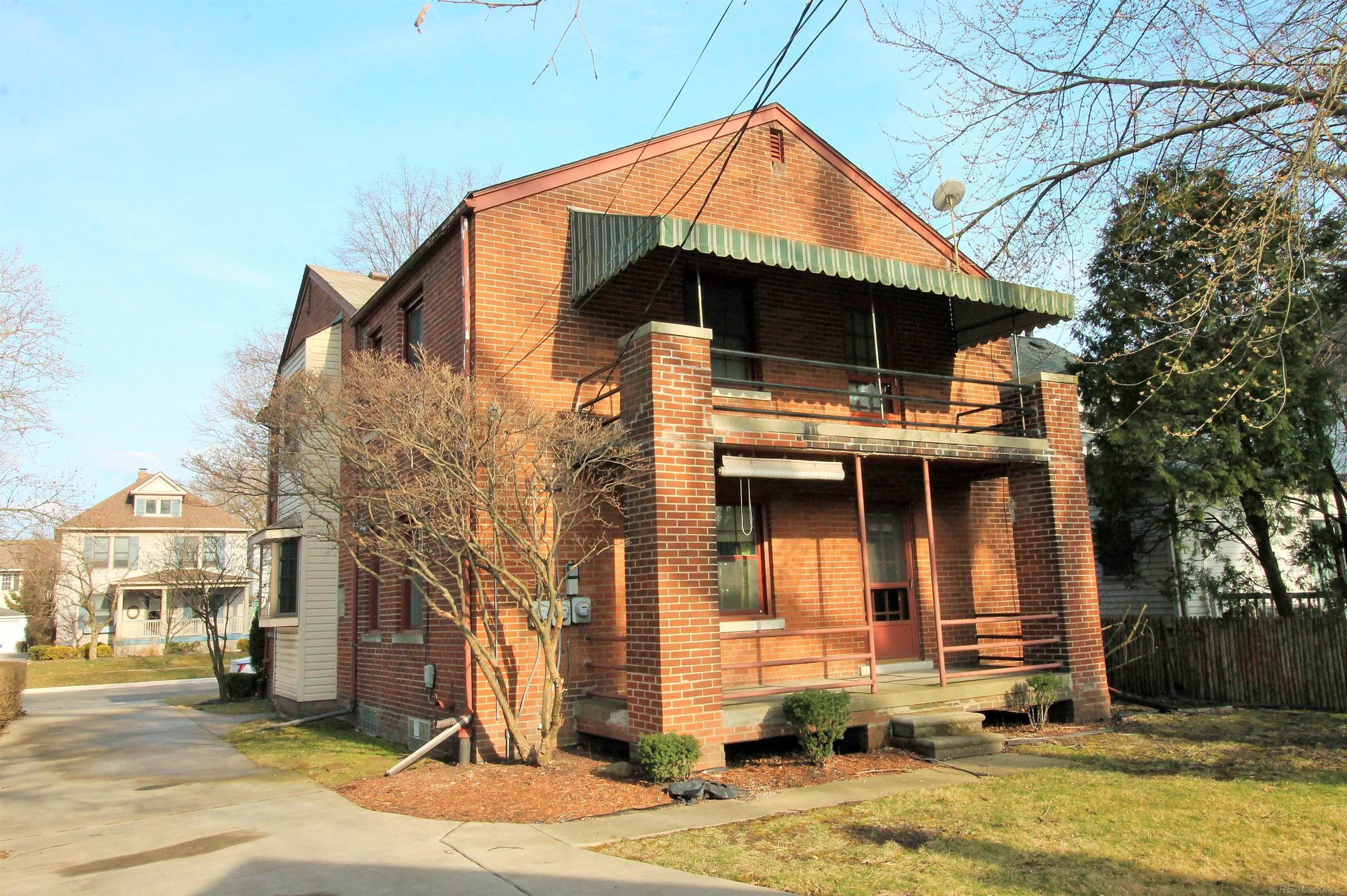 307-309 Rivard Boulevard