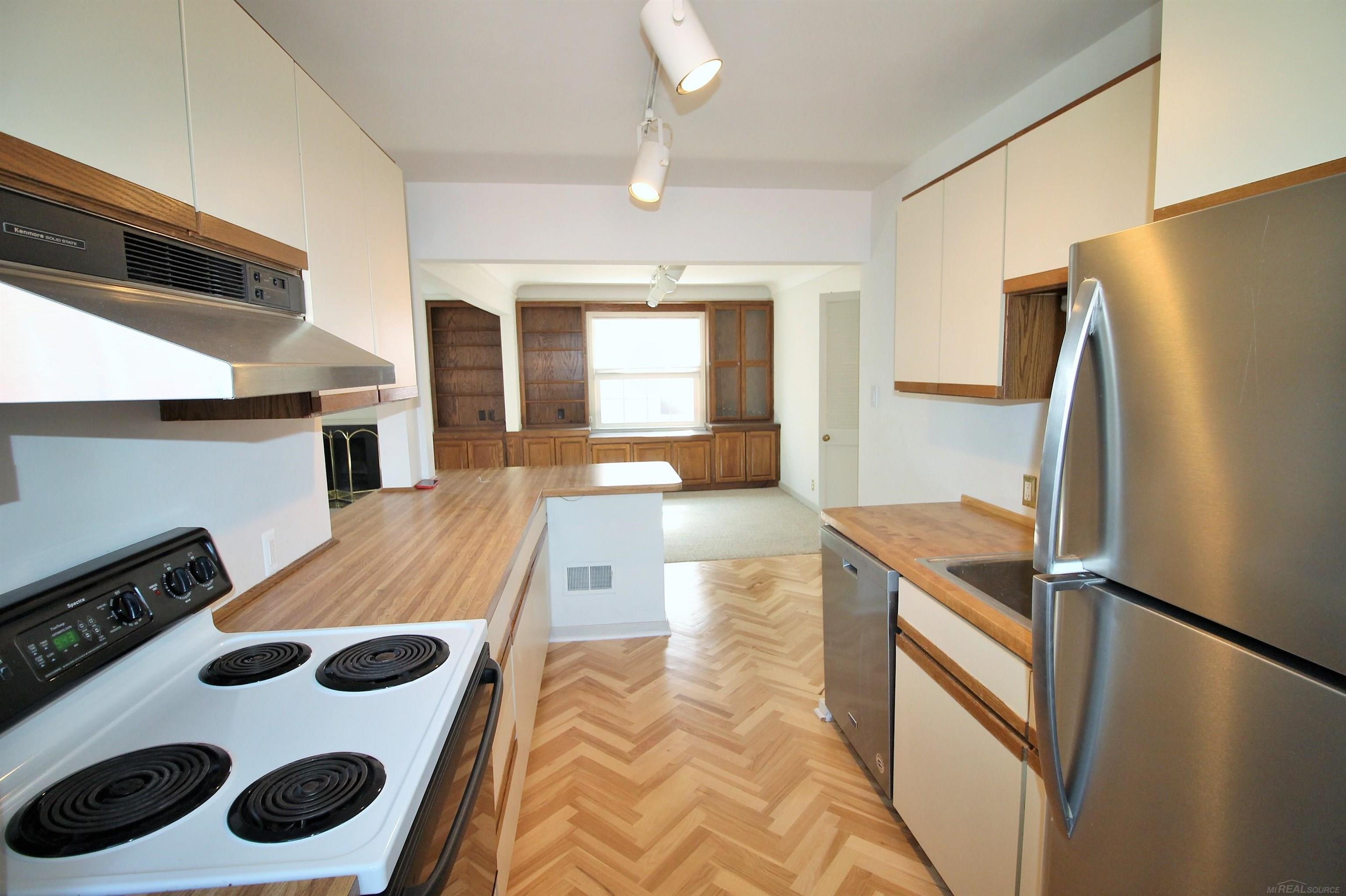 307-309 Rivard Boulevard