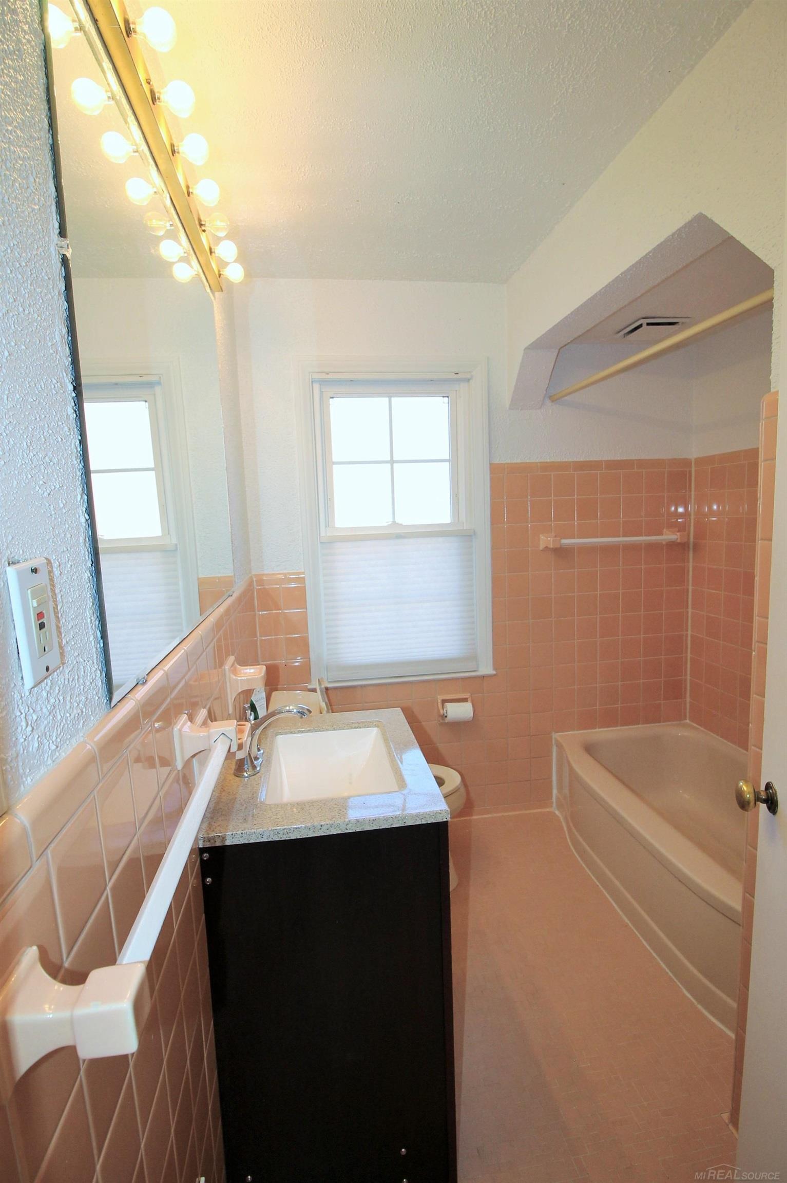 307-309 Rivard Boulevard