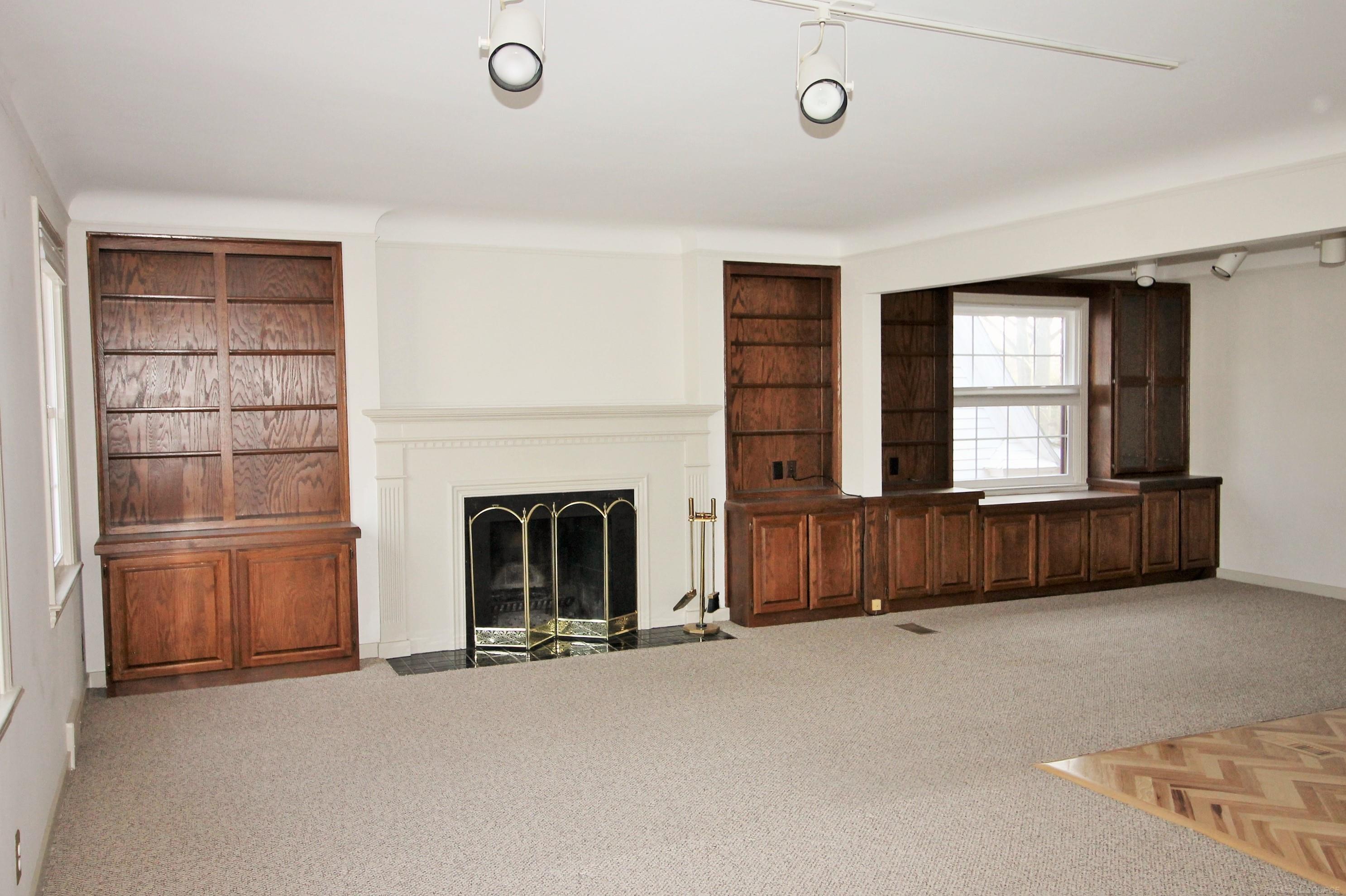 307-309 Rivard Boulevard