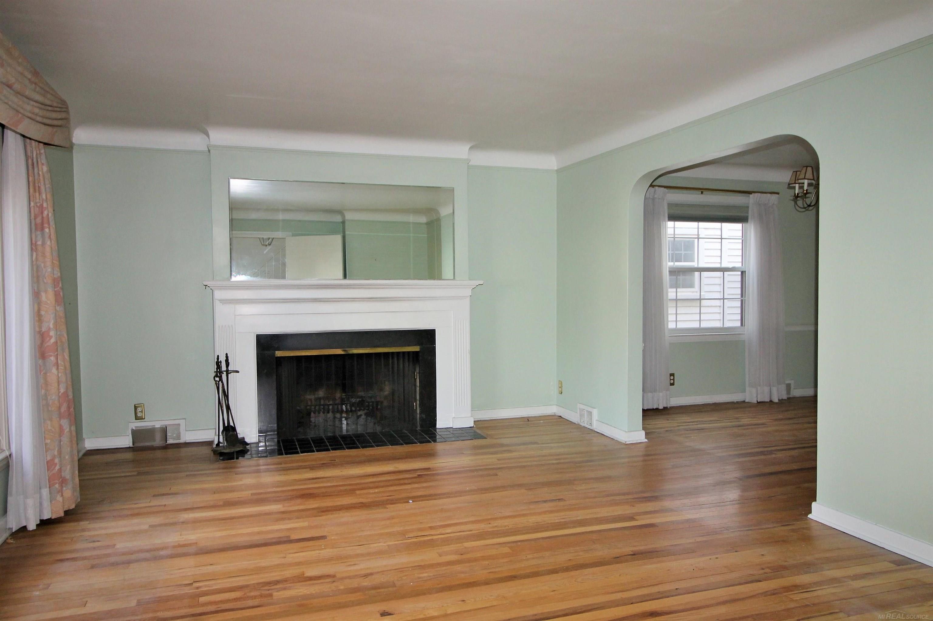 307-309 Rivard Boulevard