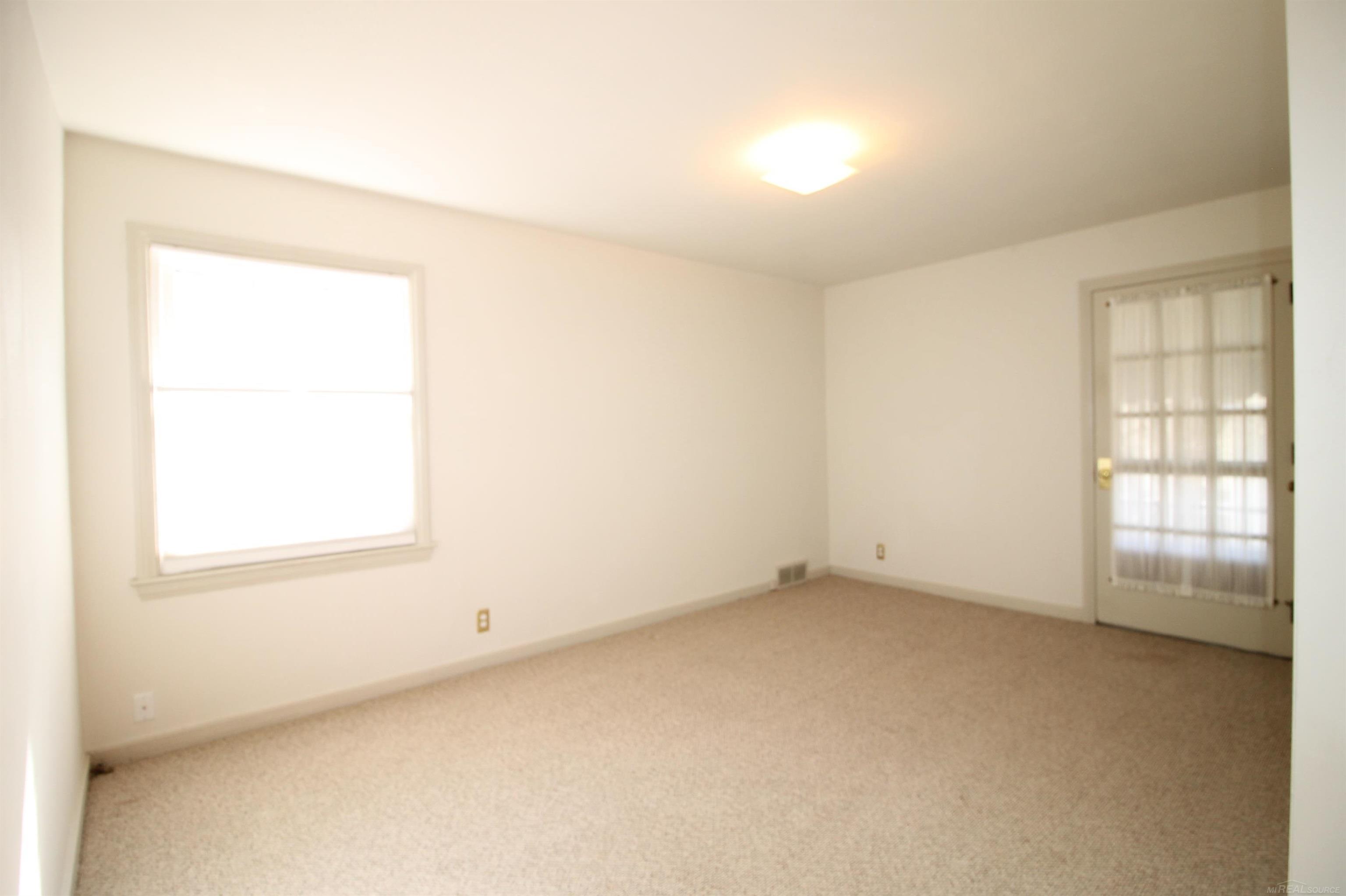 307-309 Rivard Boulevard