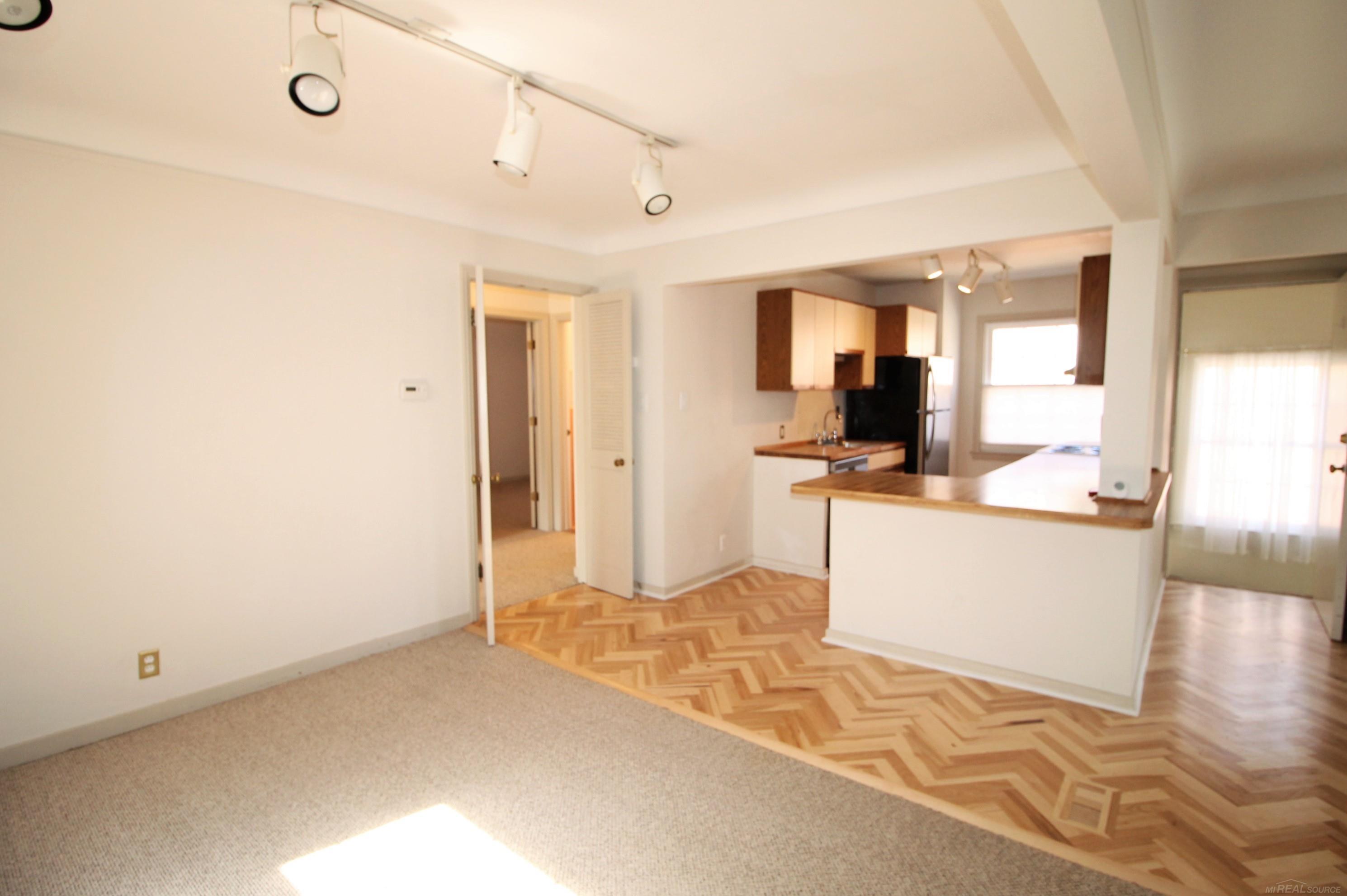 307-309 Rivard Boulevard