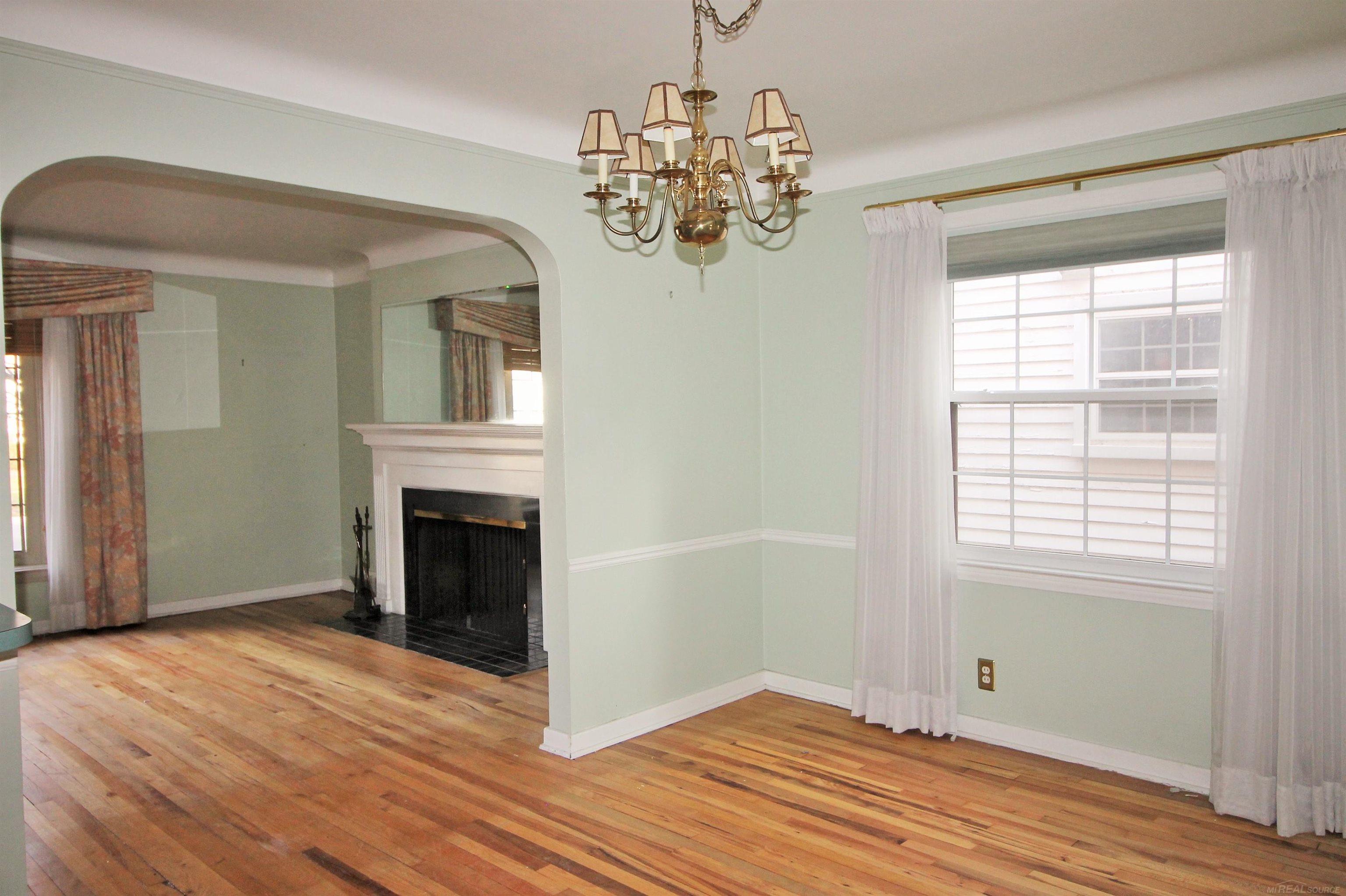 307-309 Rivard Boulevard