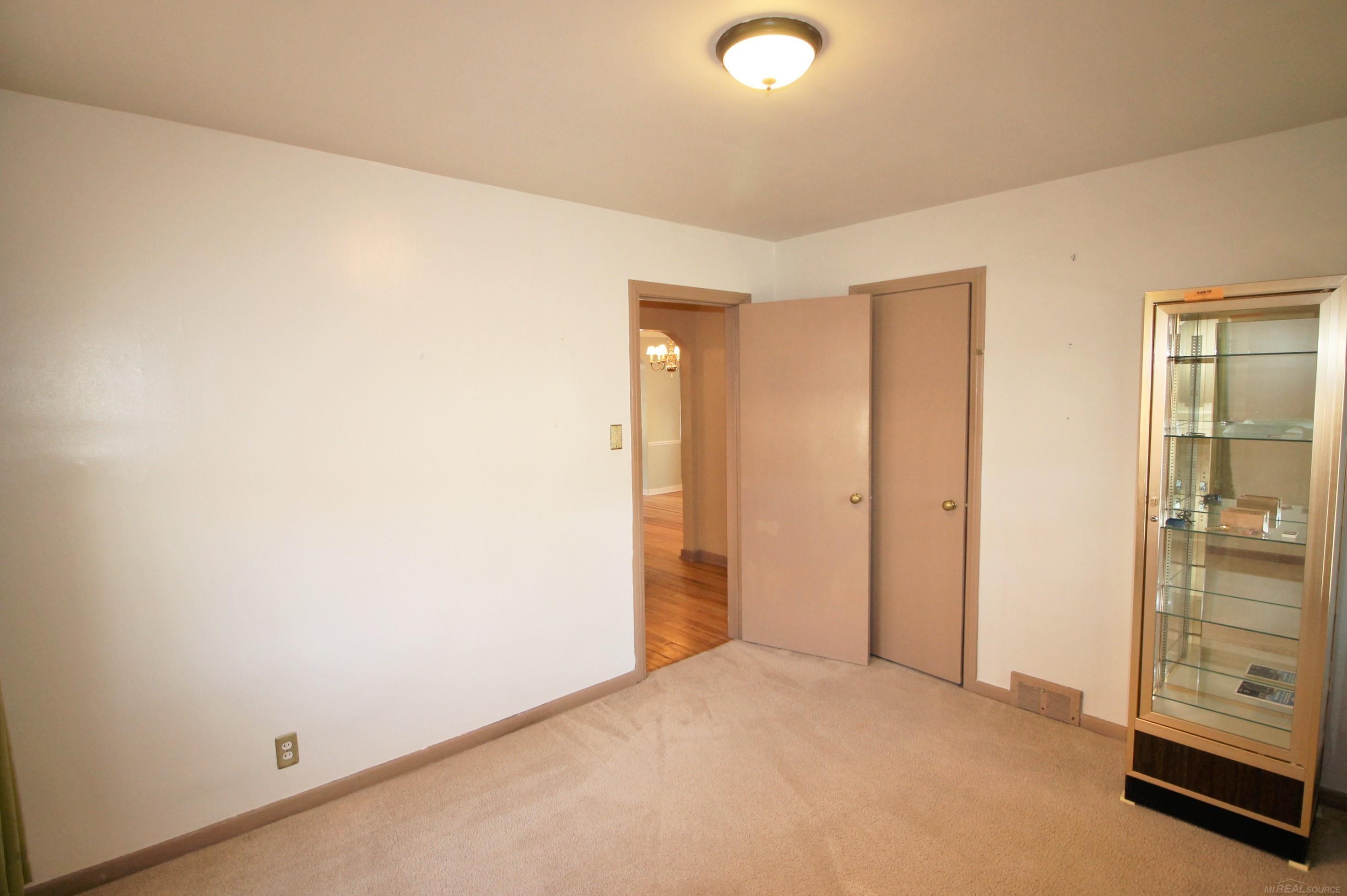 307-309 Rivard Boulevard