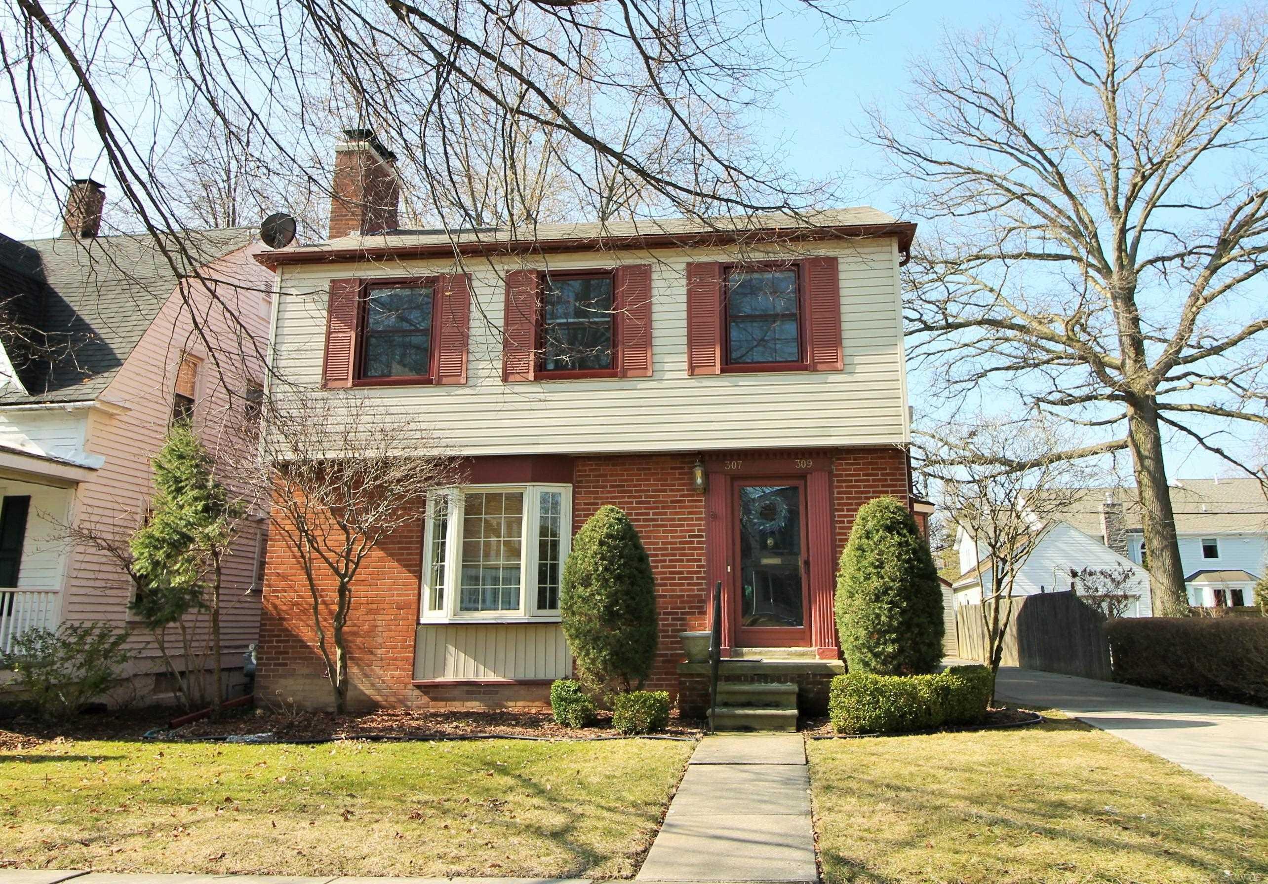 307-309 Rivard Boulevard